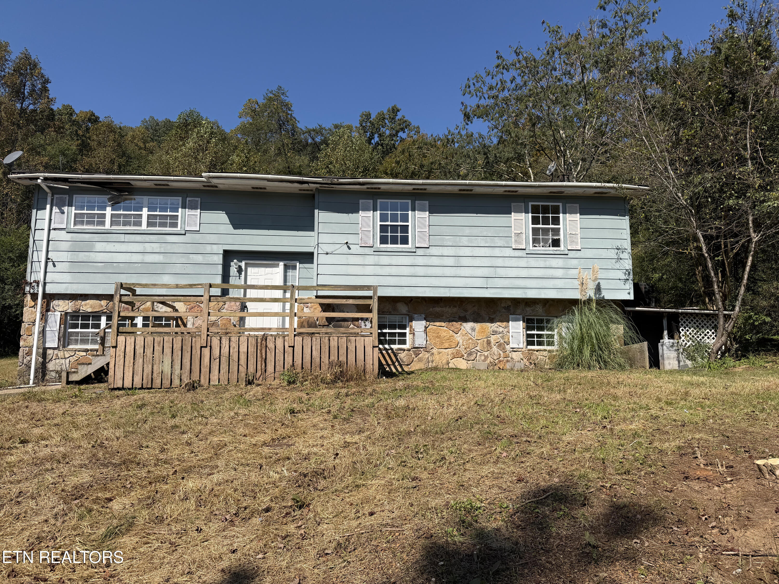 1487 Dutch Valley Rd — photo