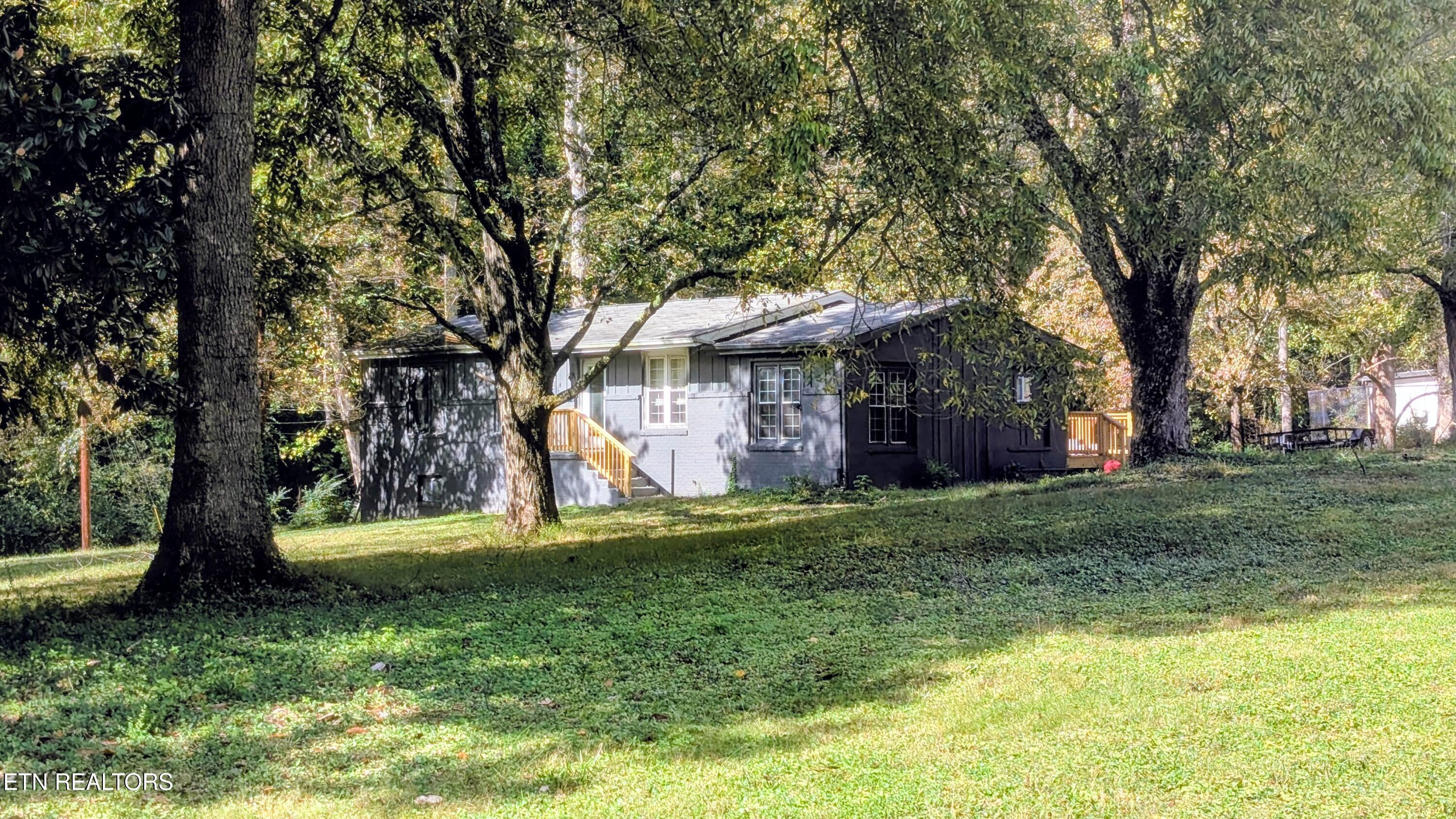 2710 Oak Ridge — photo