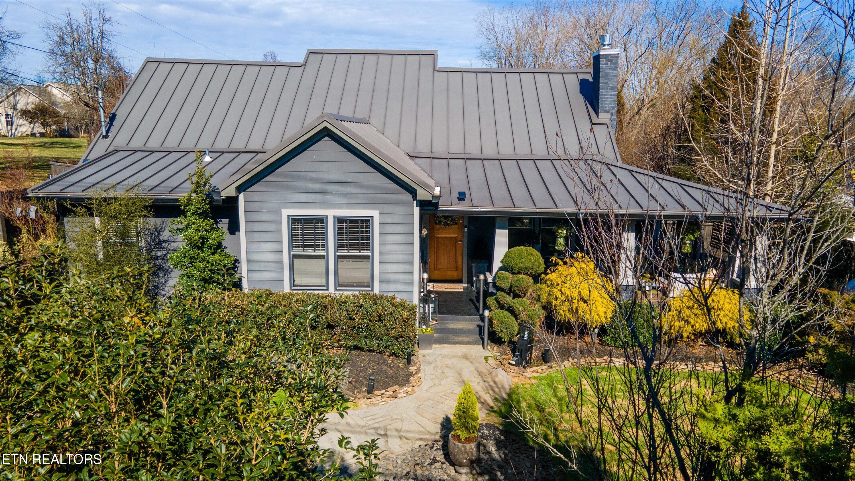 545 Lee Lambert Loop — photo