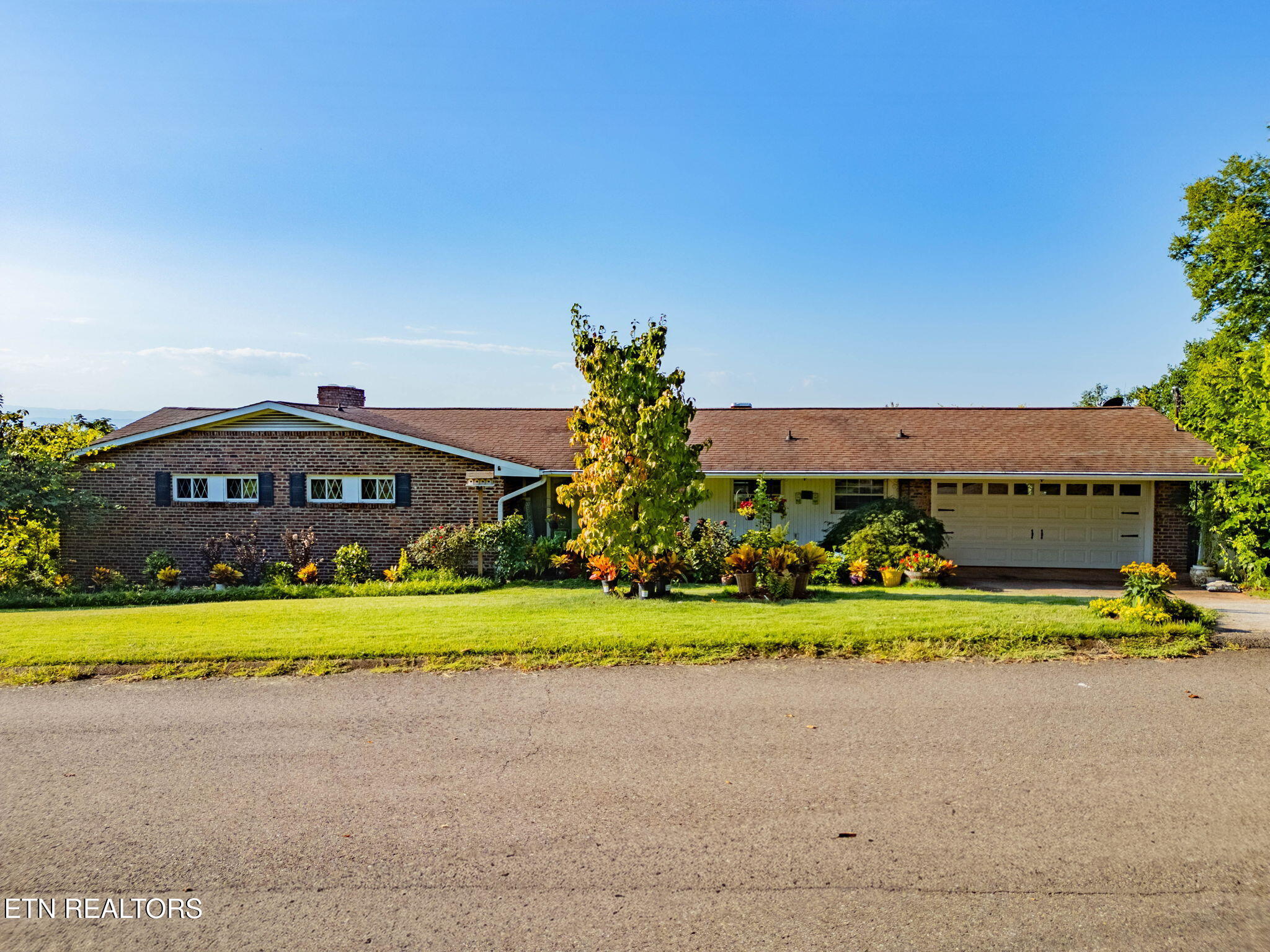 524 View Park Drive — photo