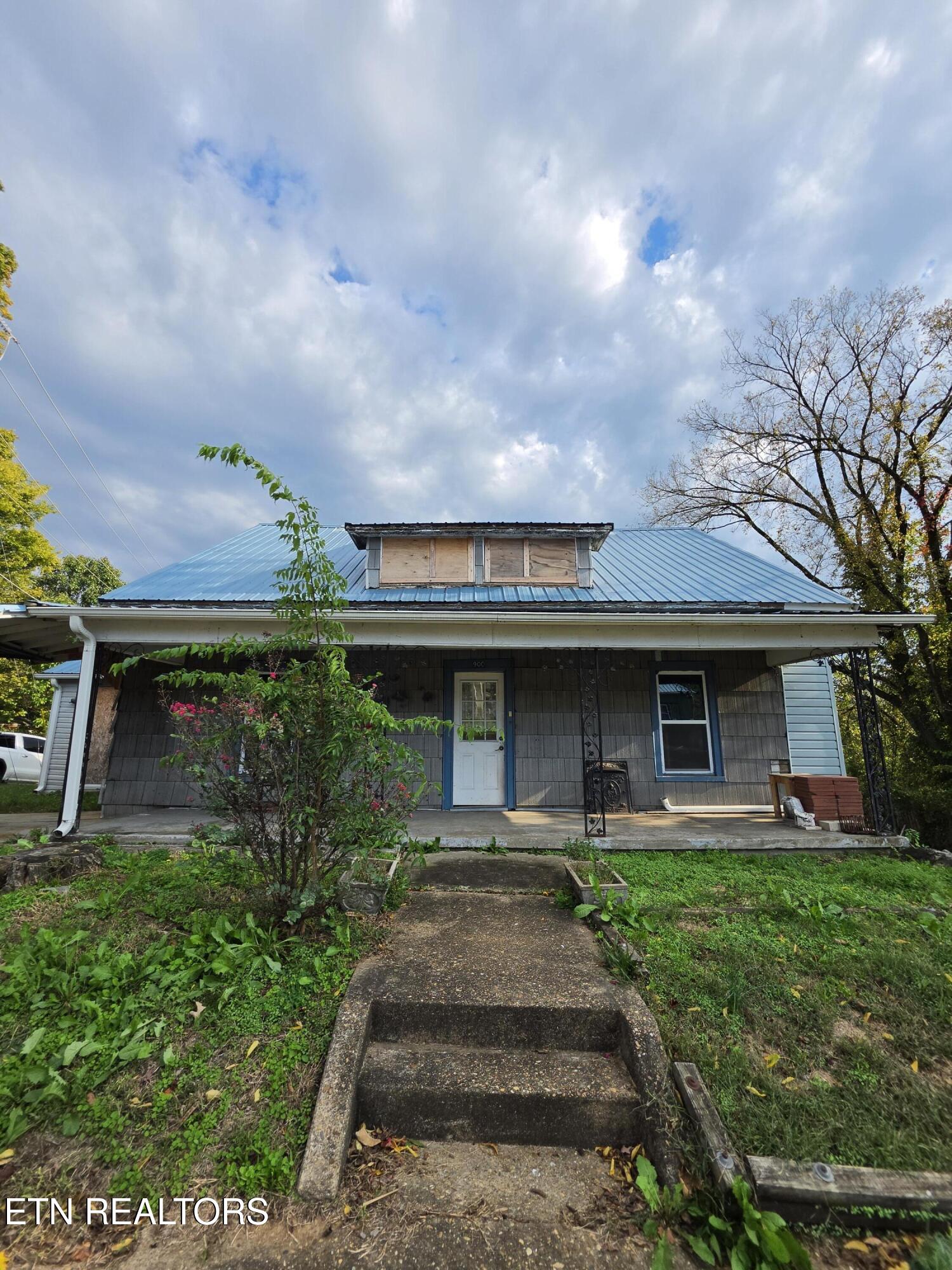 900 W Broadway St — photo