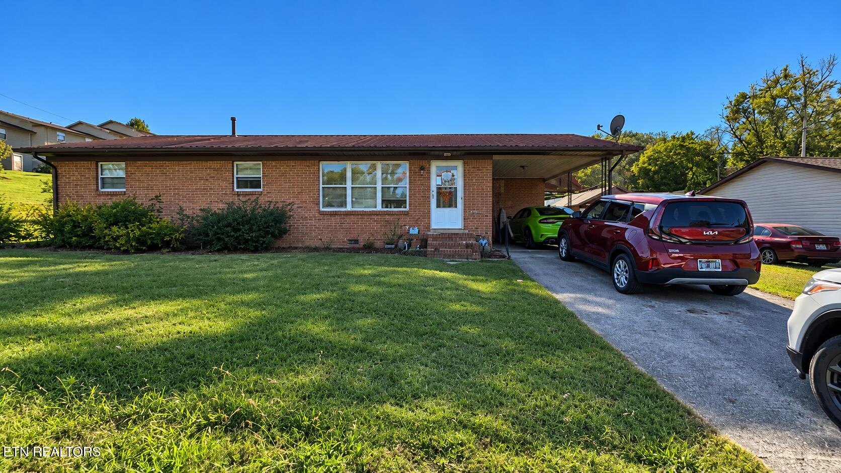 211 Meadowview Drive — photo