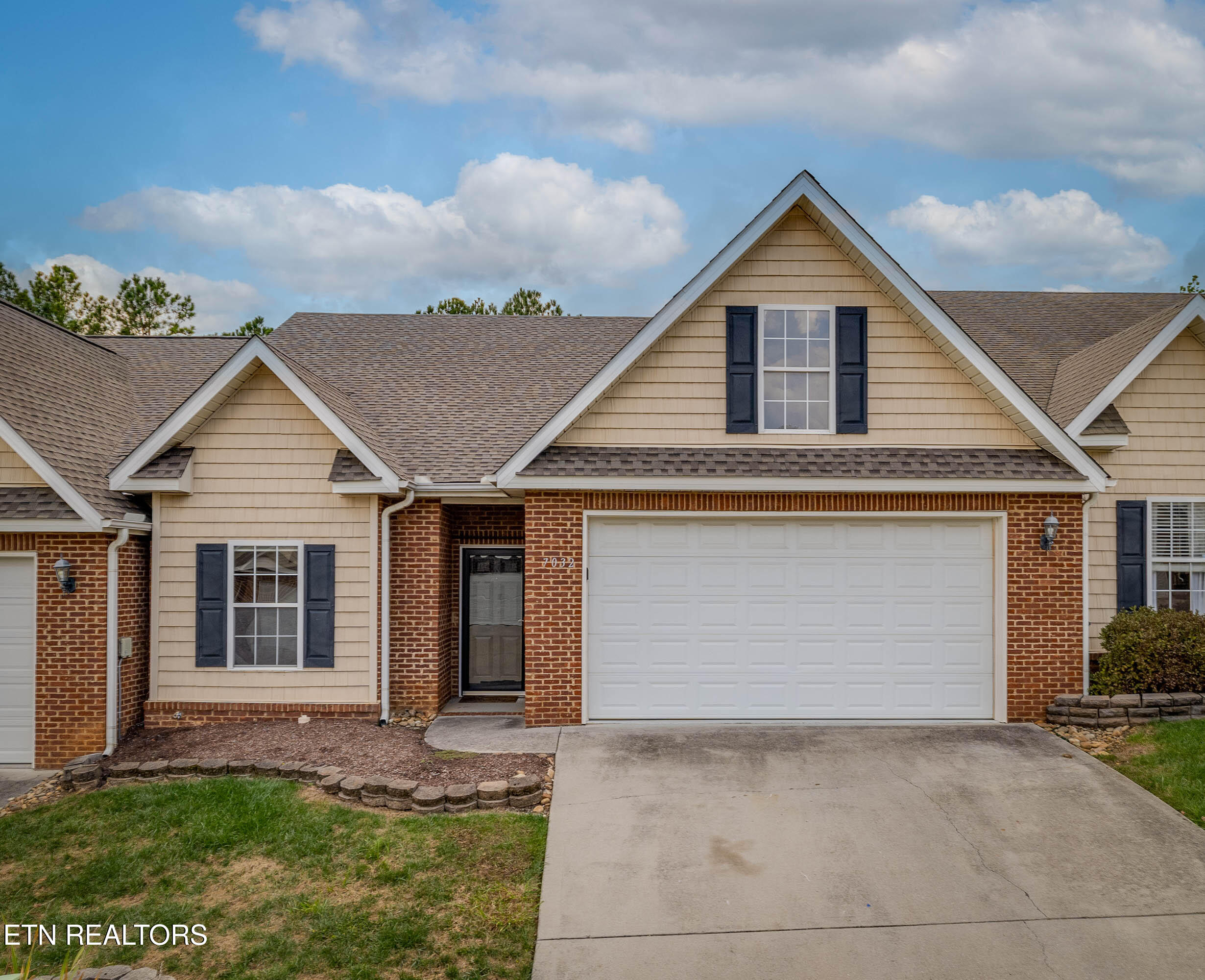 7032 Pemmbrooke Shire Lane — photo