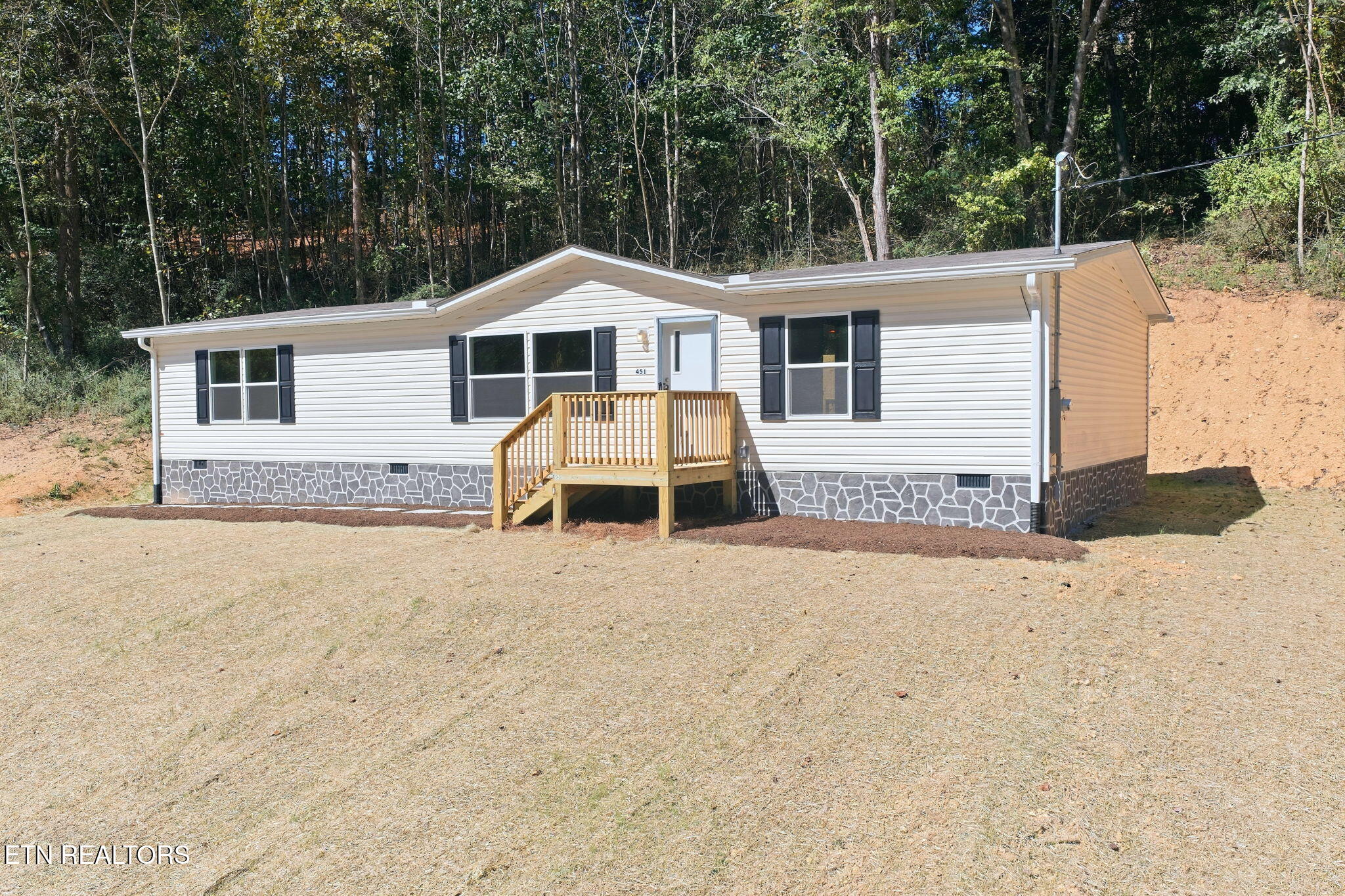 451 Green Meadows Rd — photo