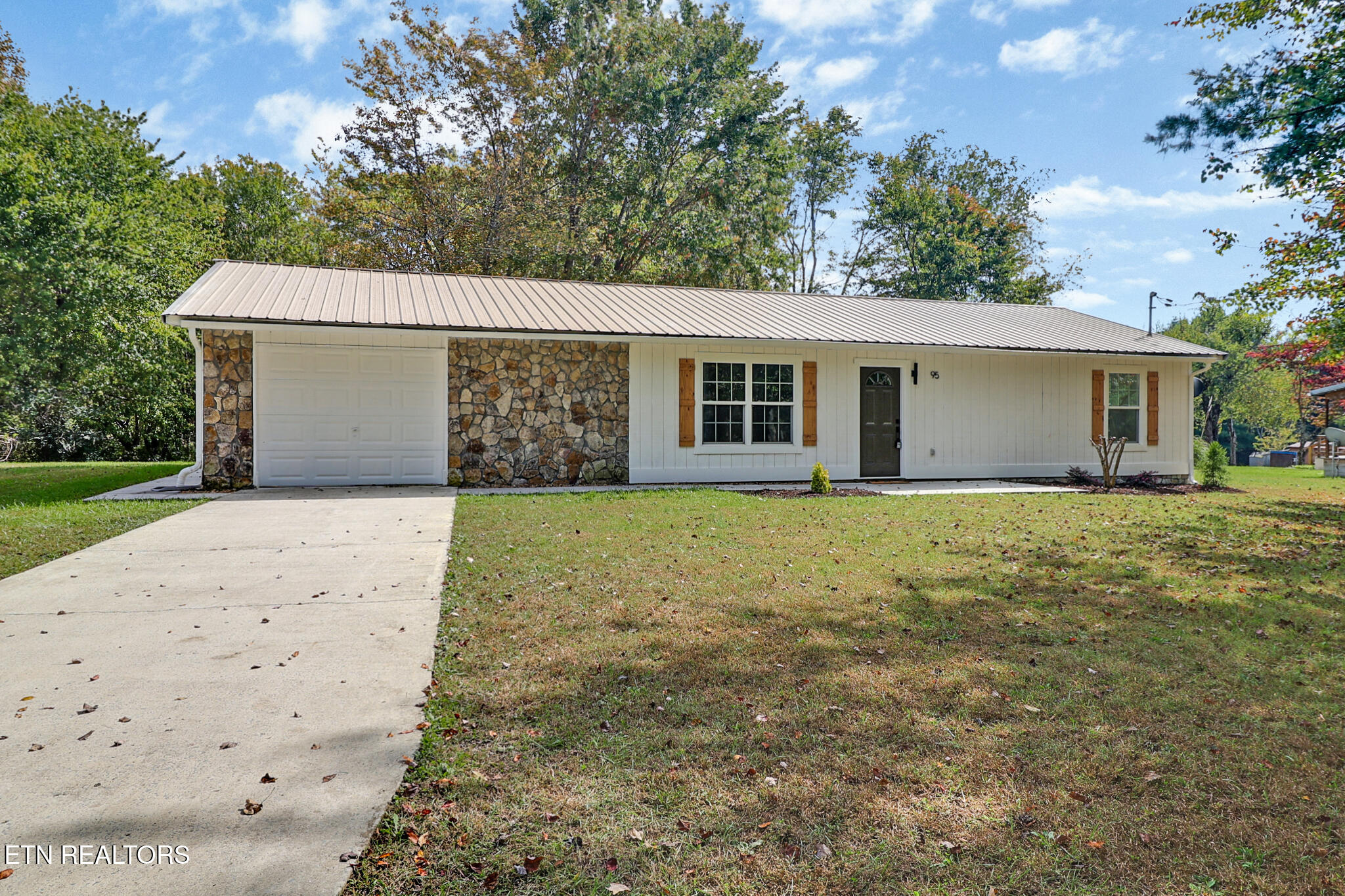 95 Fairview Loop — photo