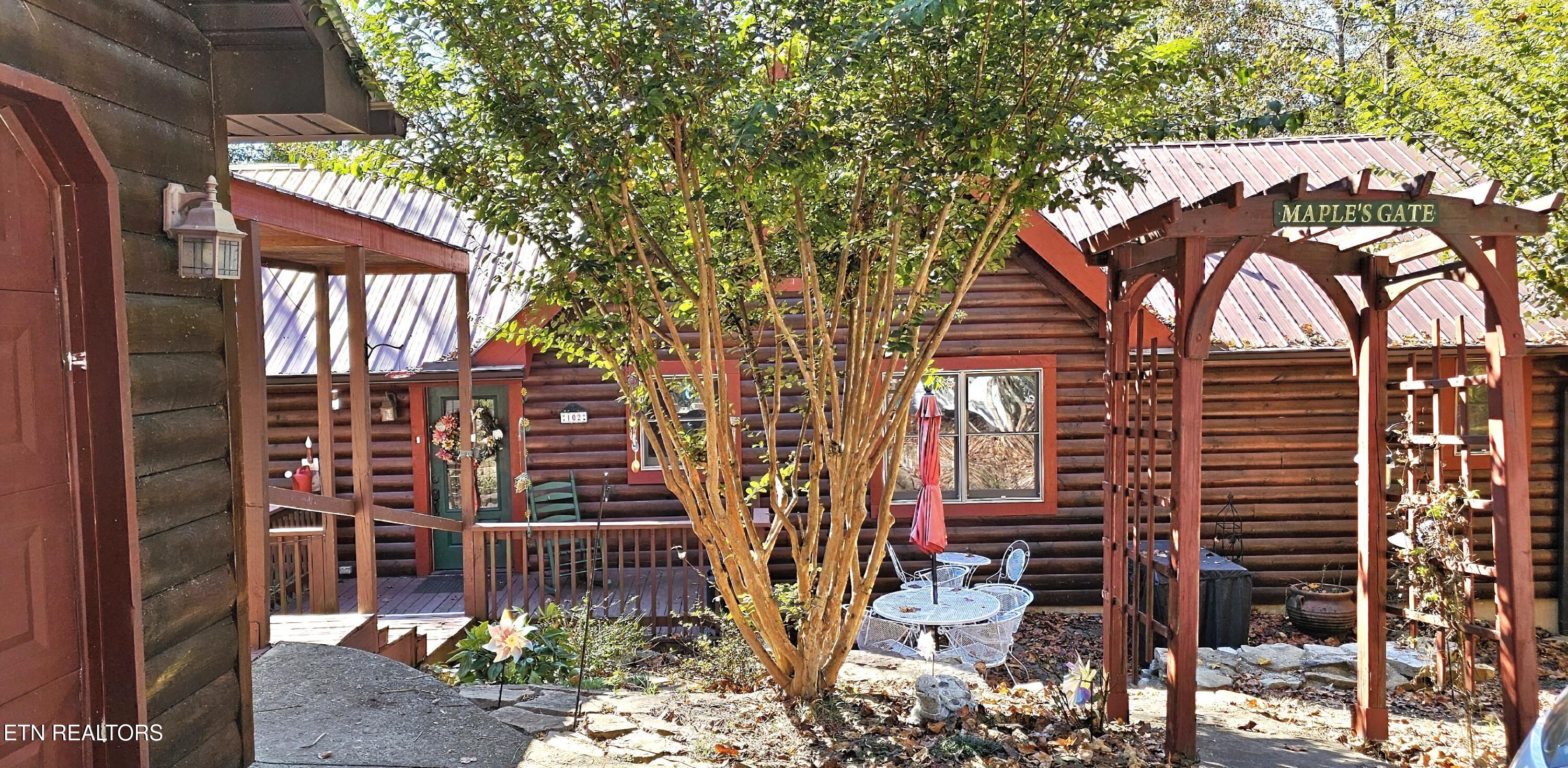 102 Curtis Circle — photo