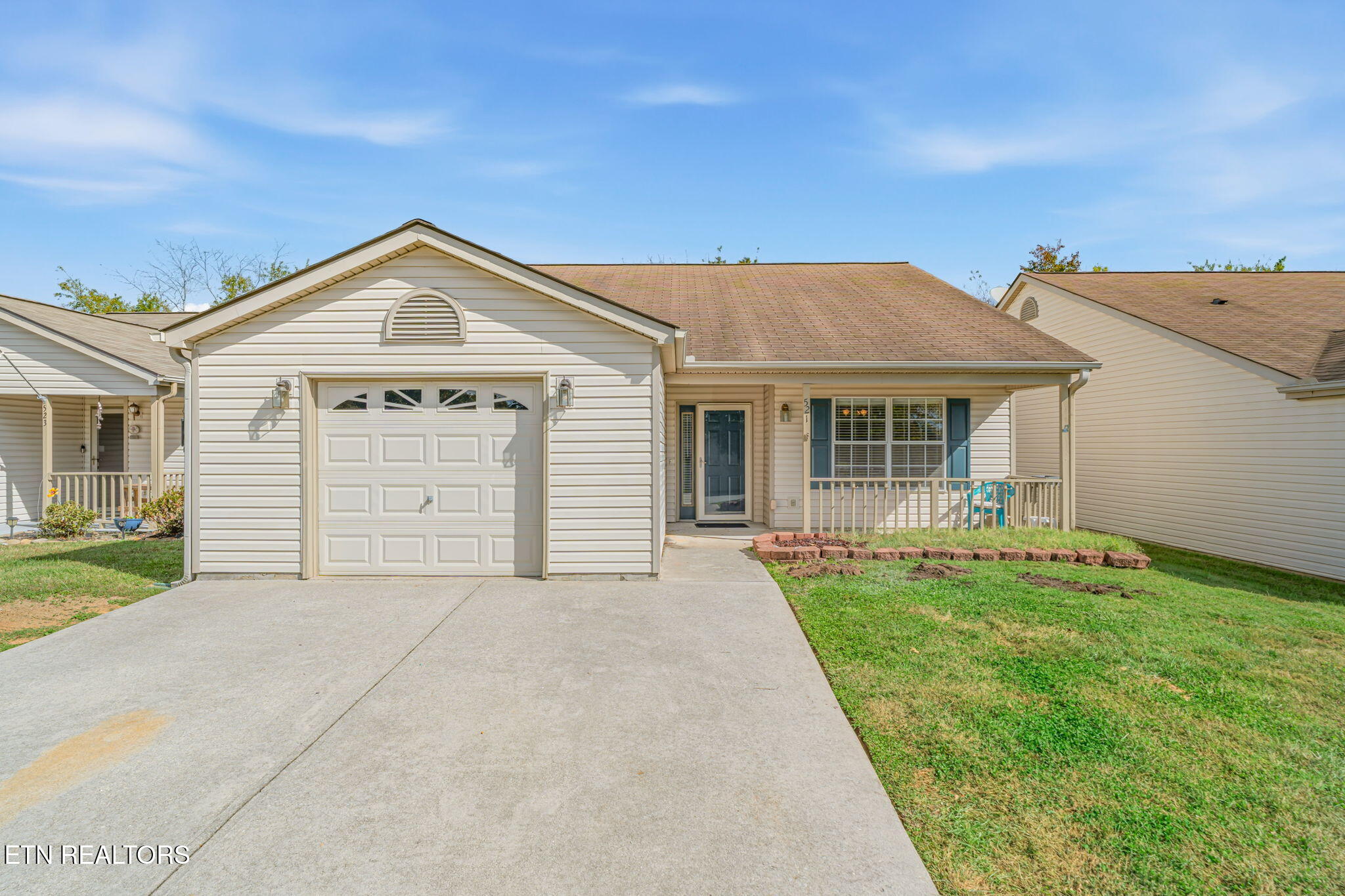 521 Ravenwood Drive — photo