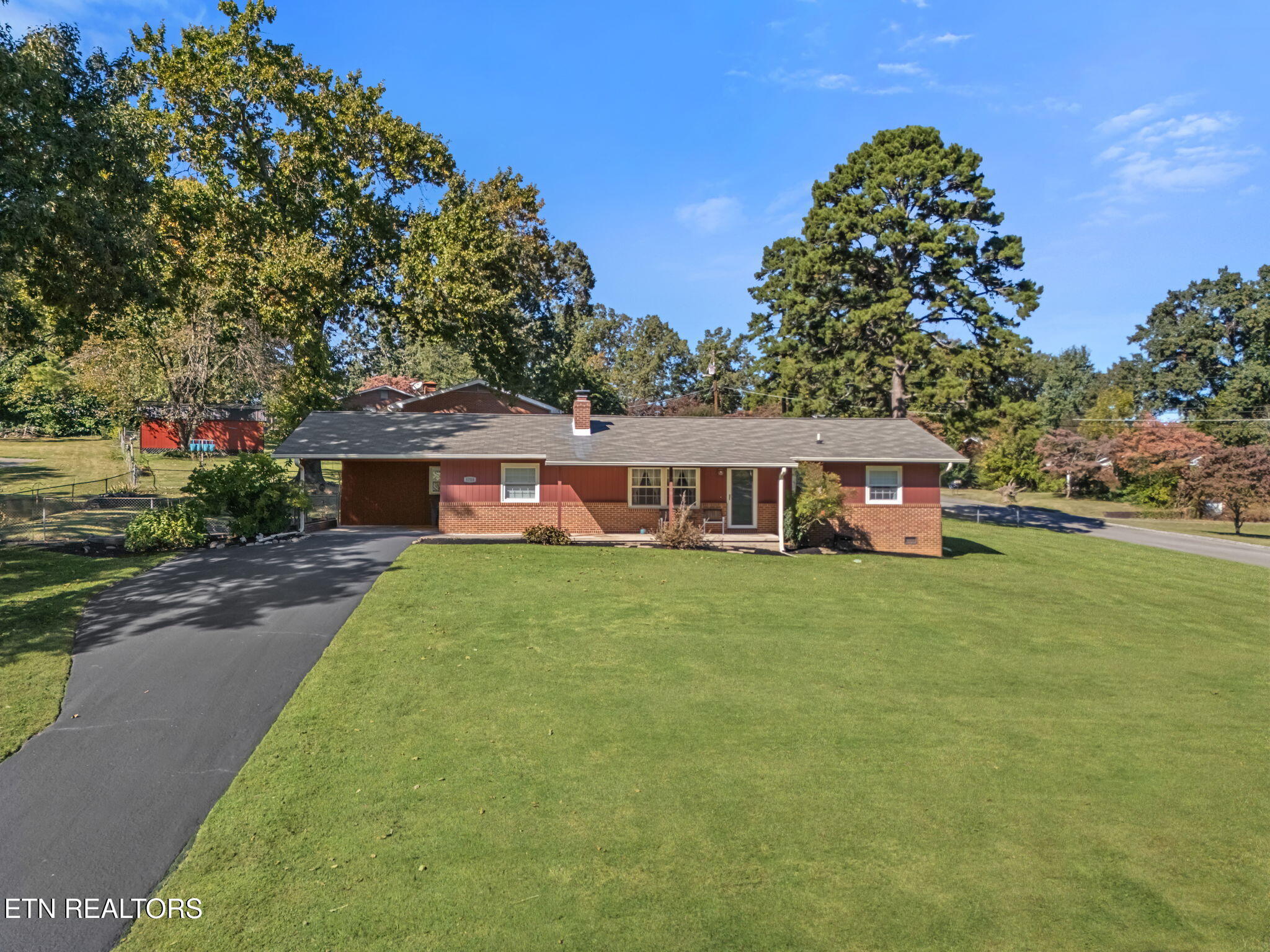 5708 Woodleaf Drive — photo