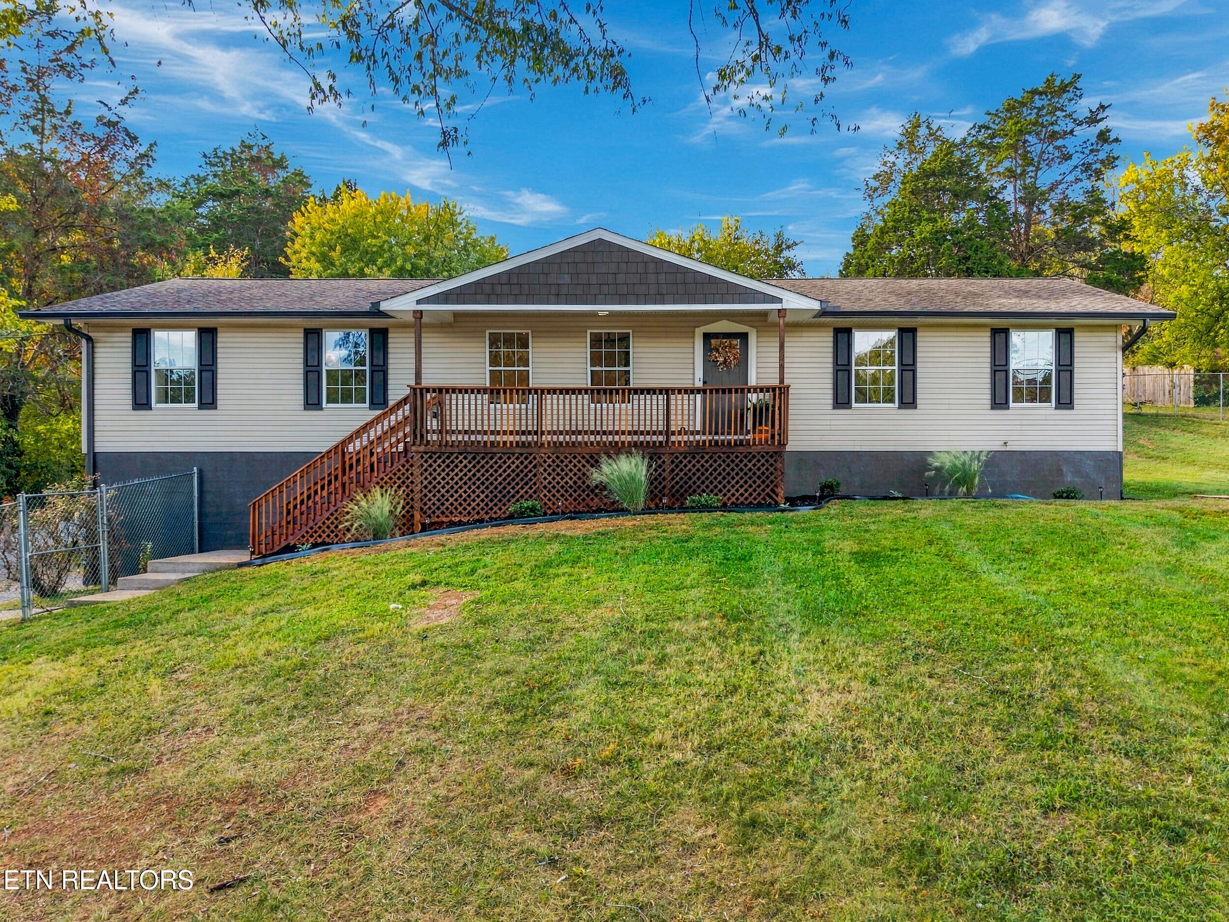 735 Metler Drive — photo