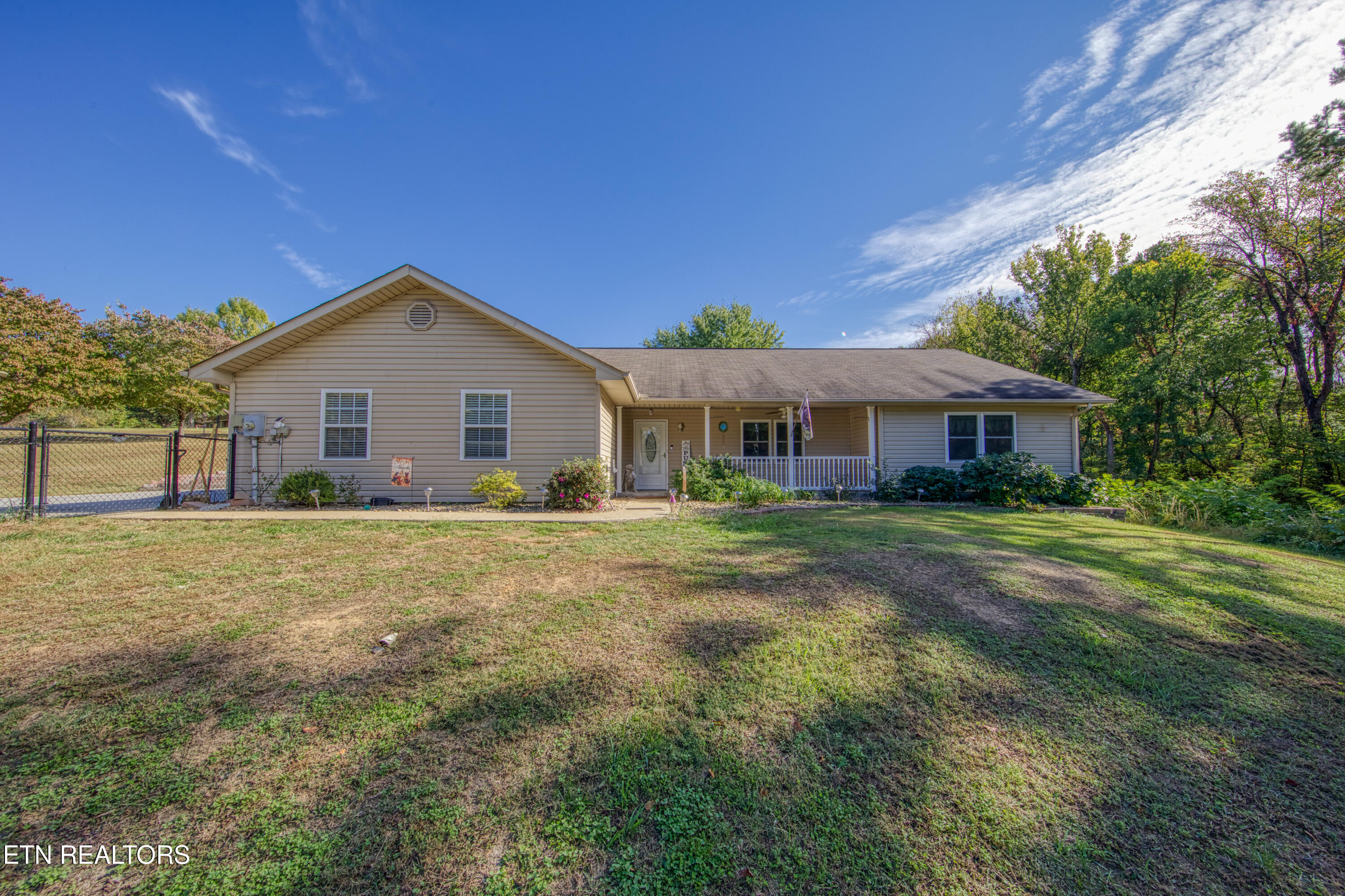 1733 Oakdale Drive — photo