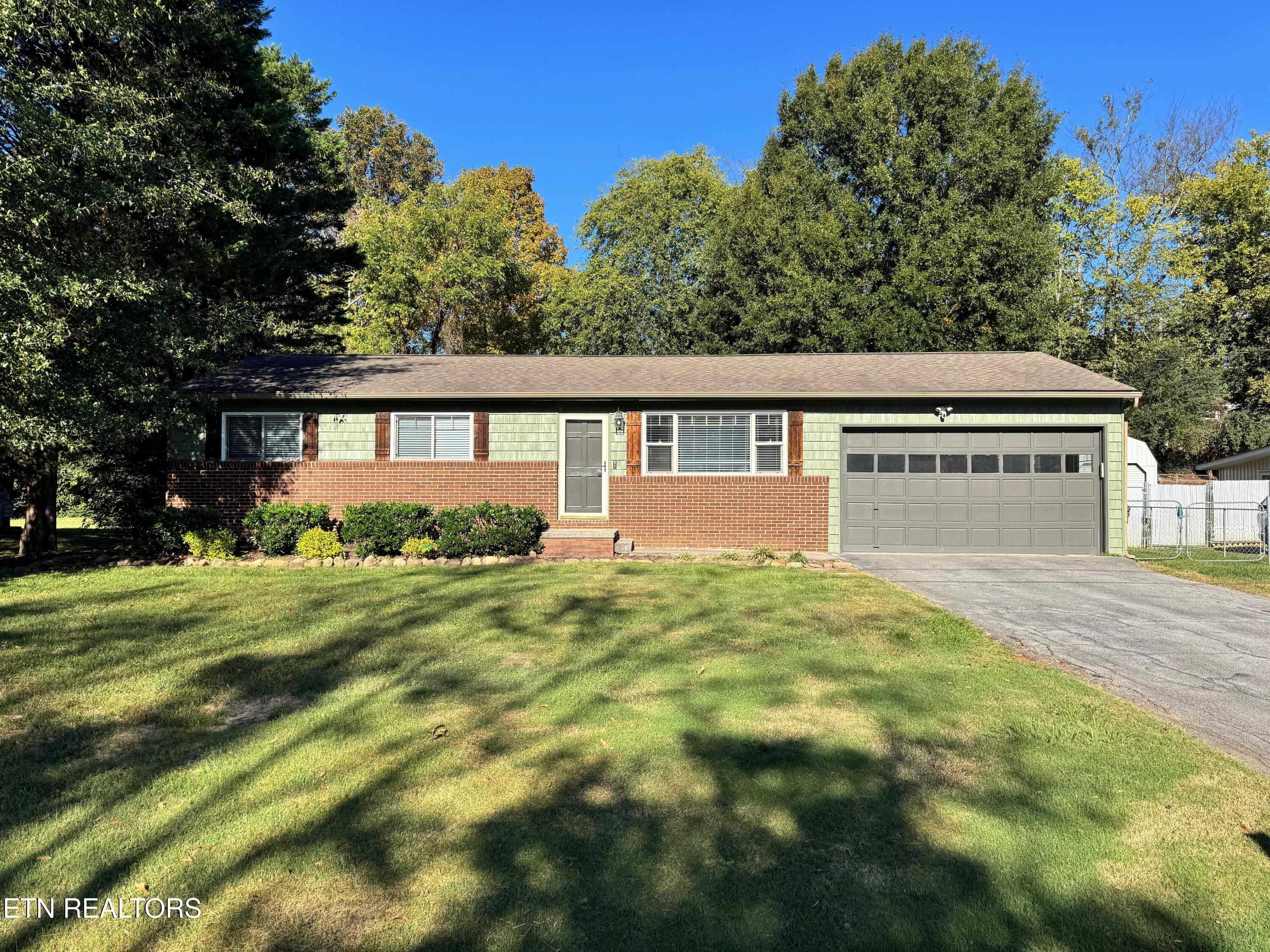 1409 Parkside Drive — photo