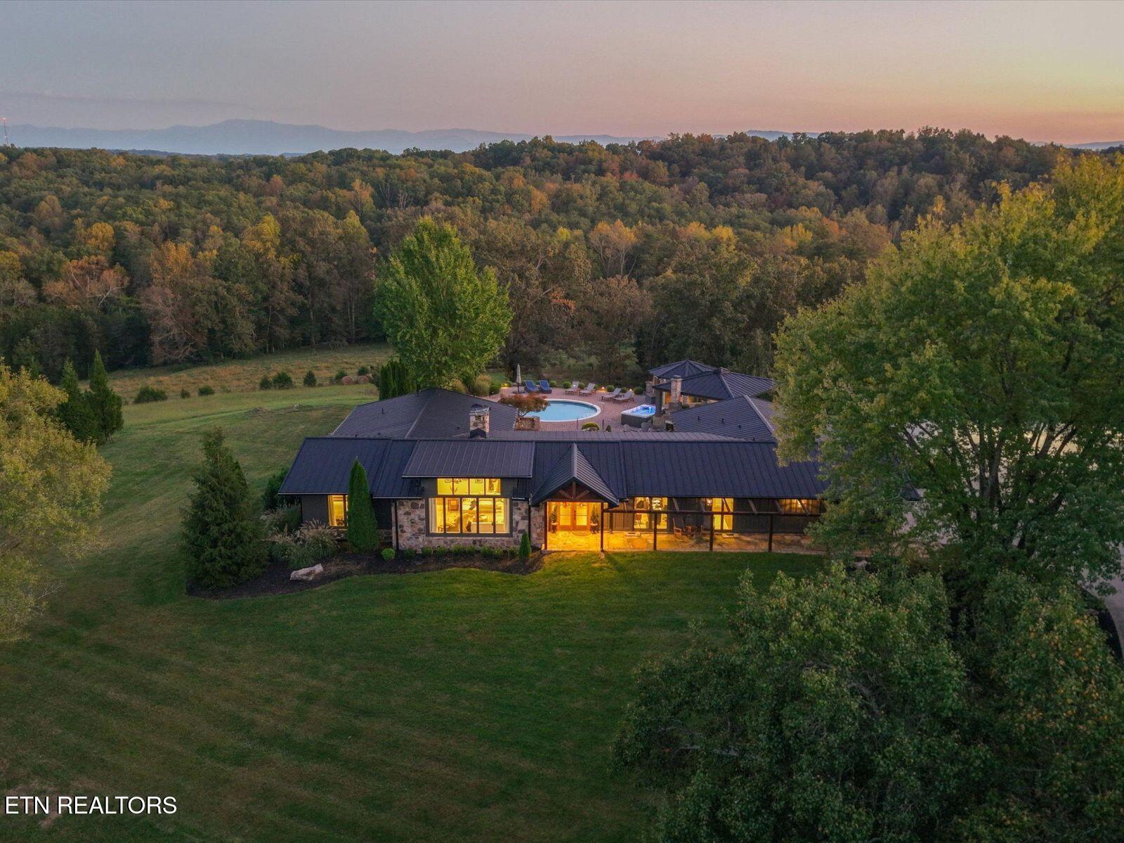 1001 Smith School Rd — photo