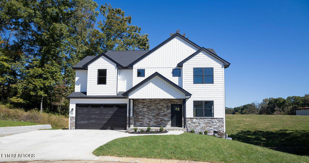 2200 Lulu Lizzy Lane — photo