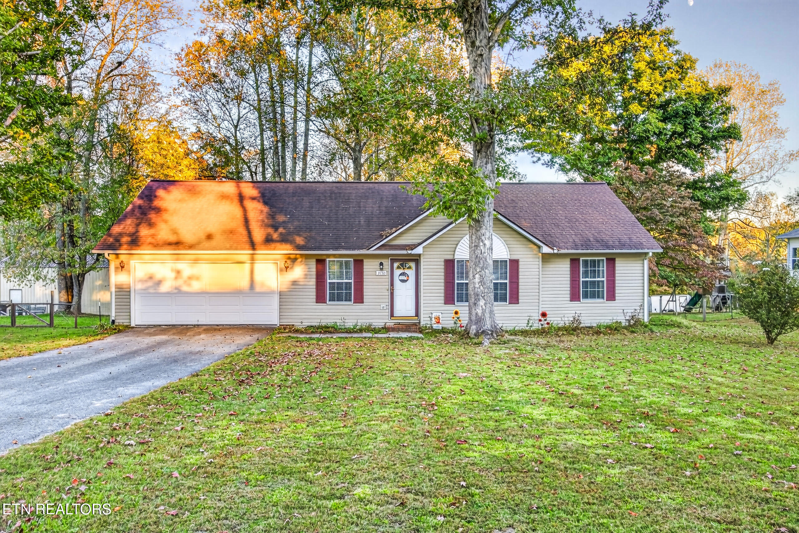 3733 Shady Oak Circle — photo
