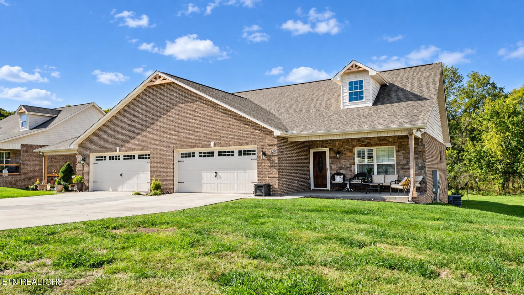 3021 Villas Creekside Drive — photo