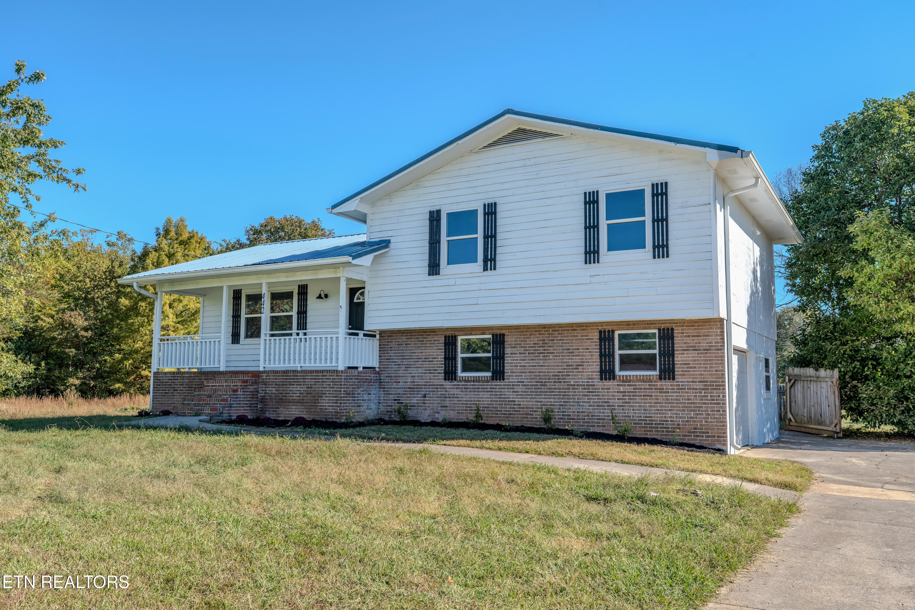 442 Water Oak Drive — photo
