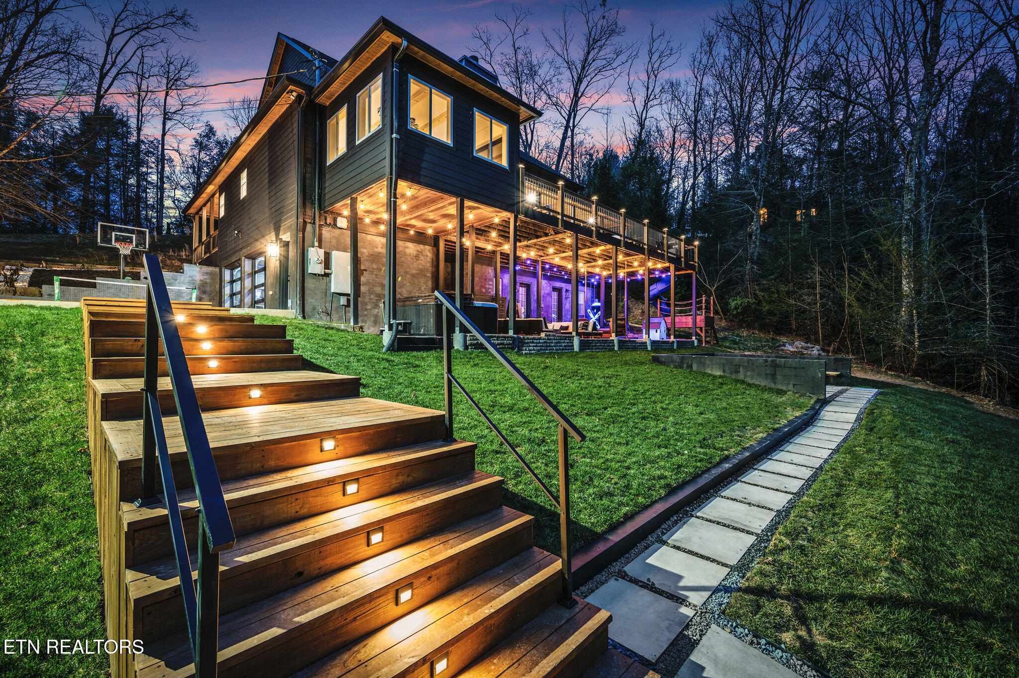2210 Woodcock Tr — photo