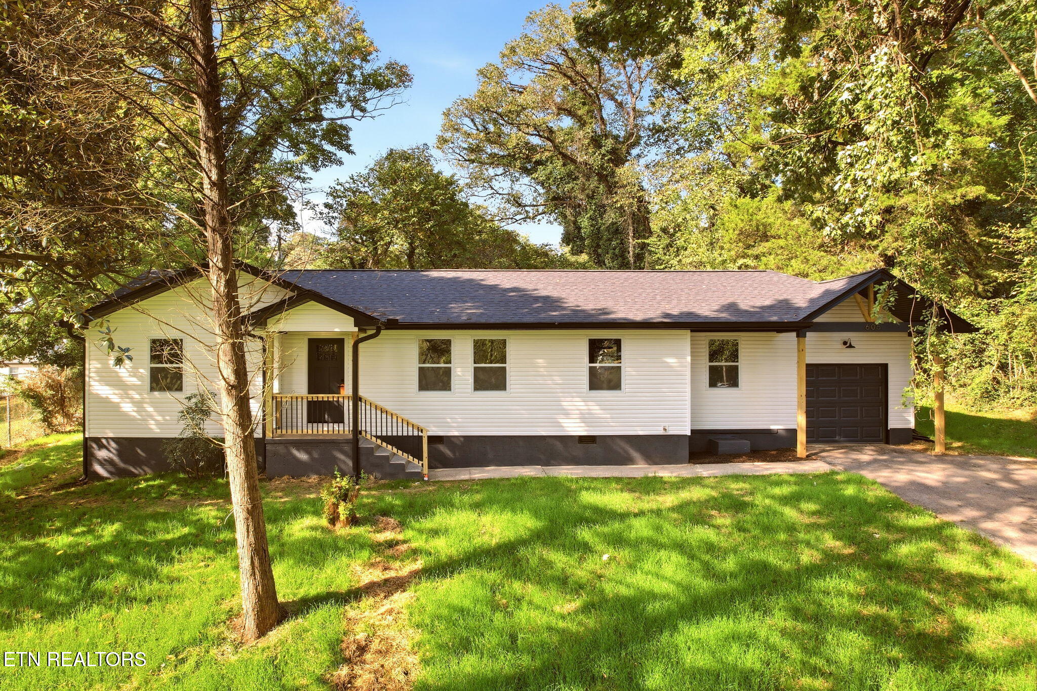605 Forest View Rd — photo
