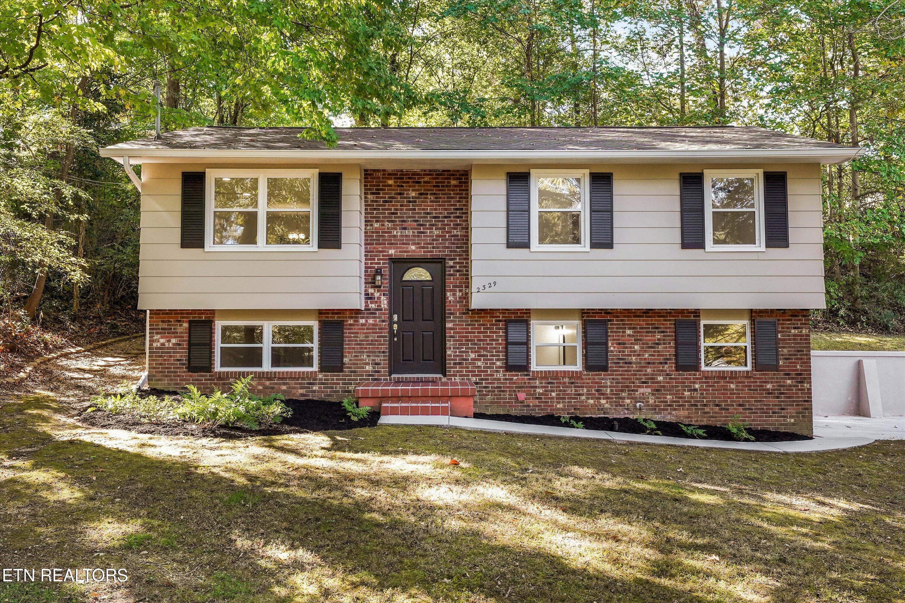 2329 Roundtree Rd — photo