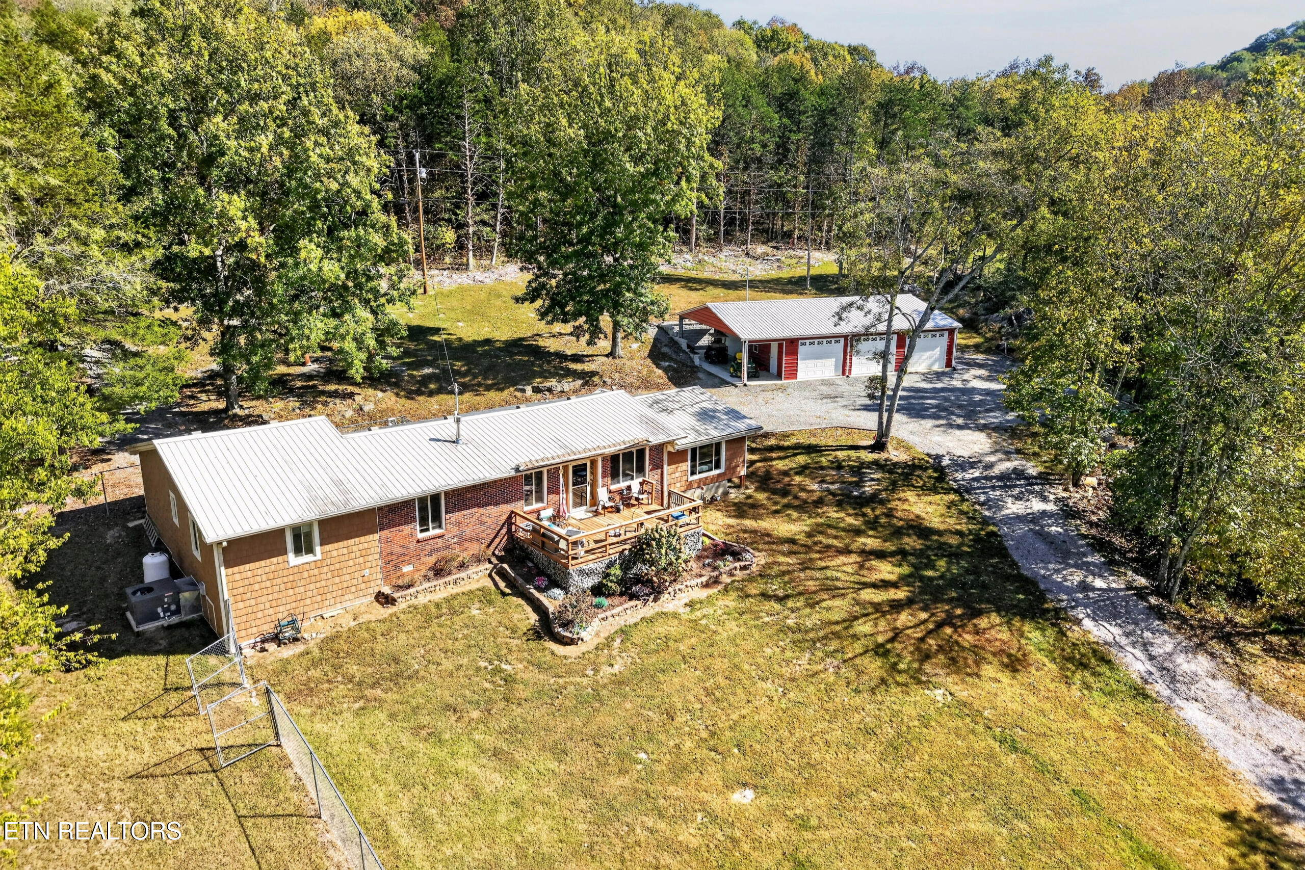 115 W Creek Lane — photo