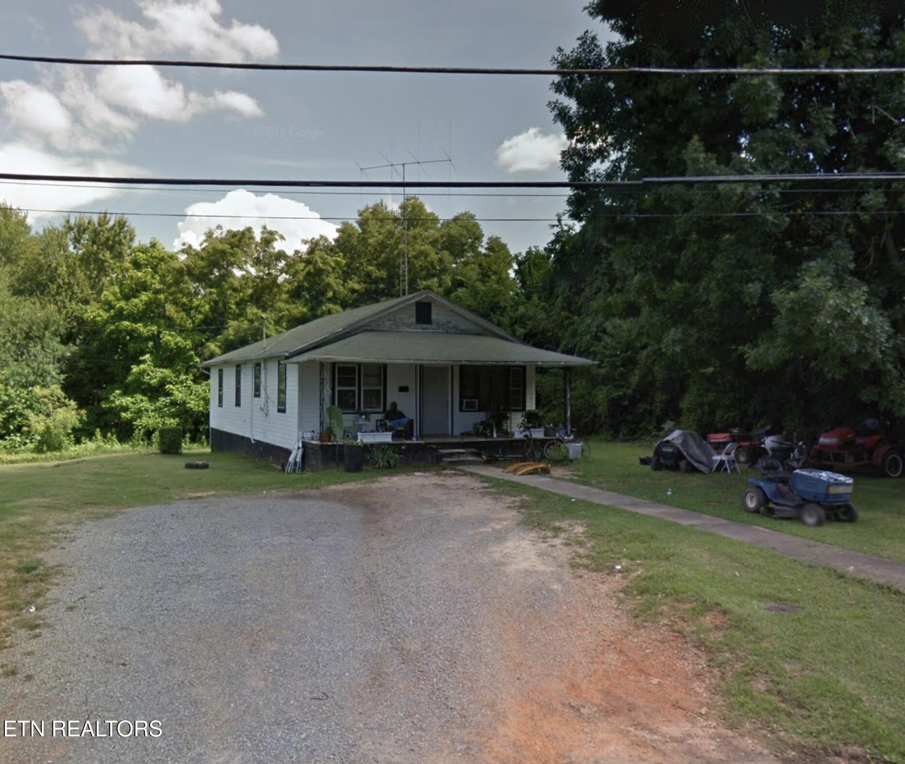 709 Wesley Ave — photo