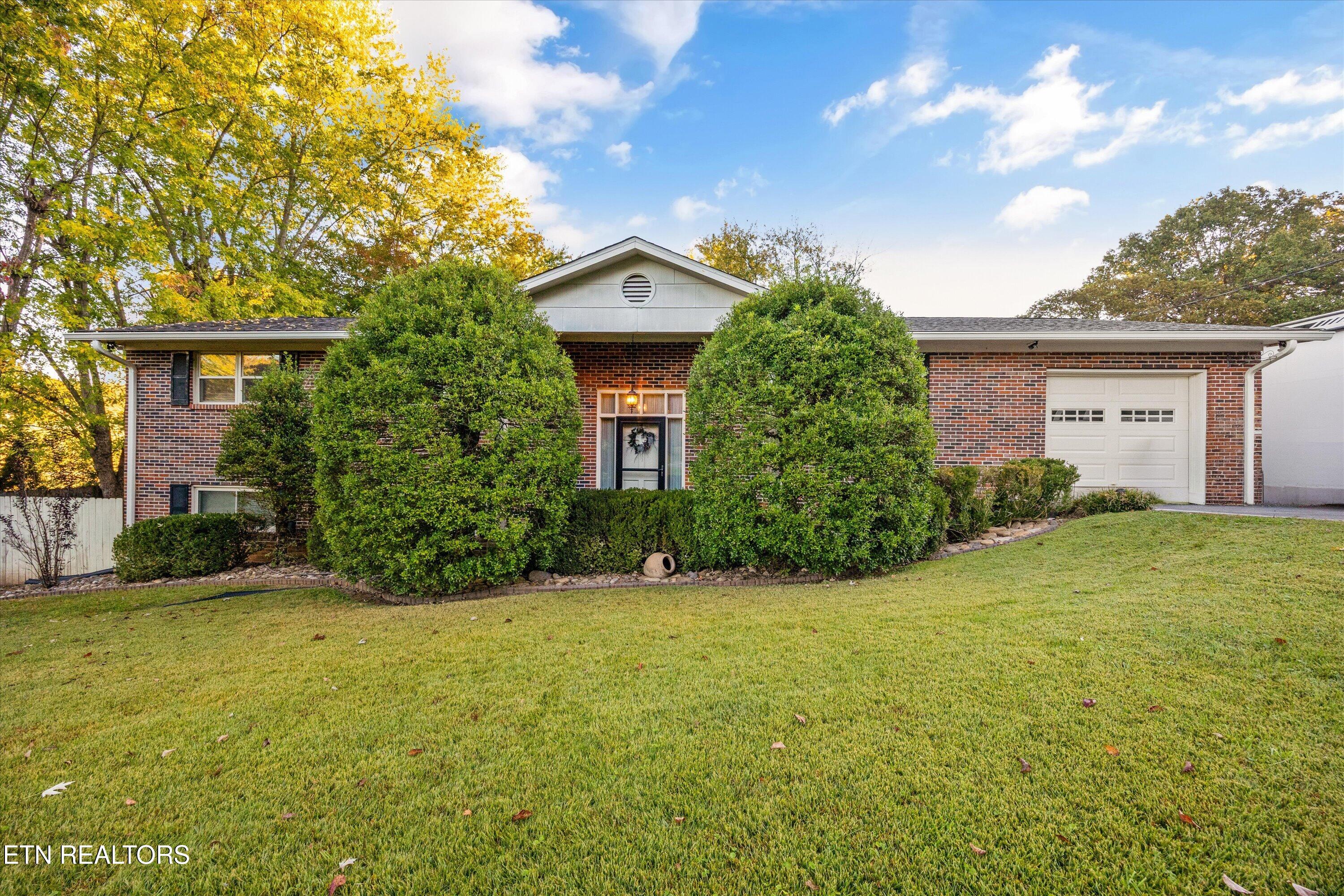 124 Downey Drive — photo
