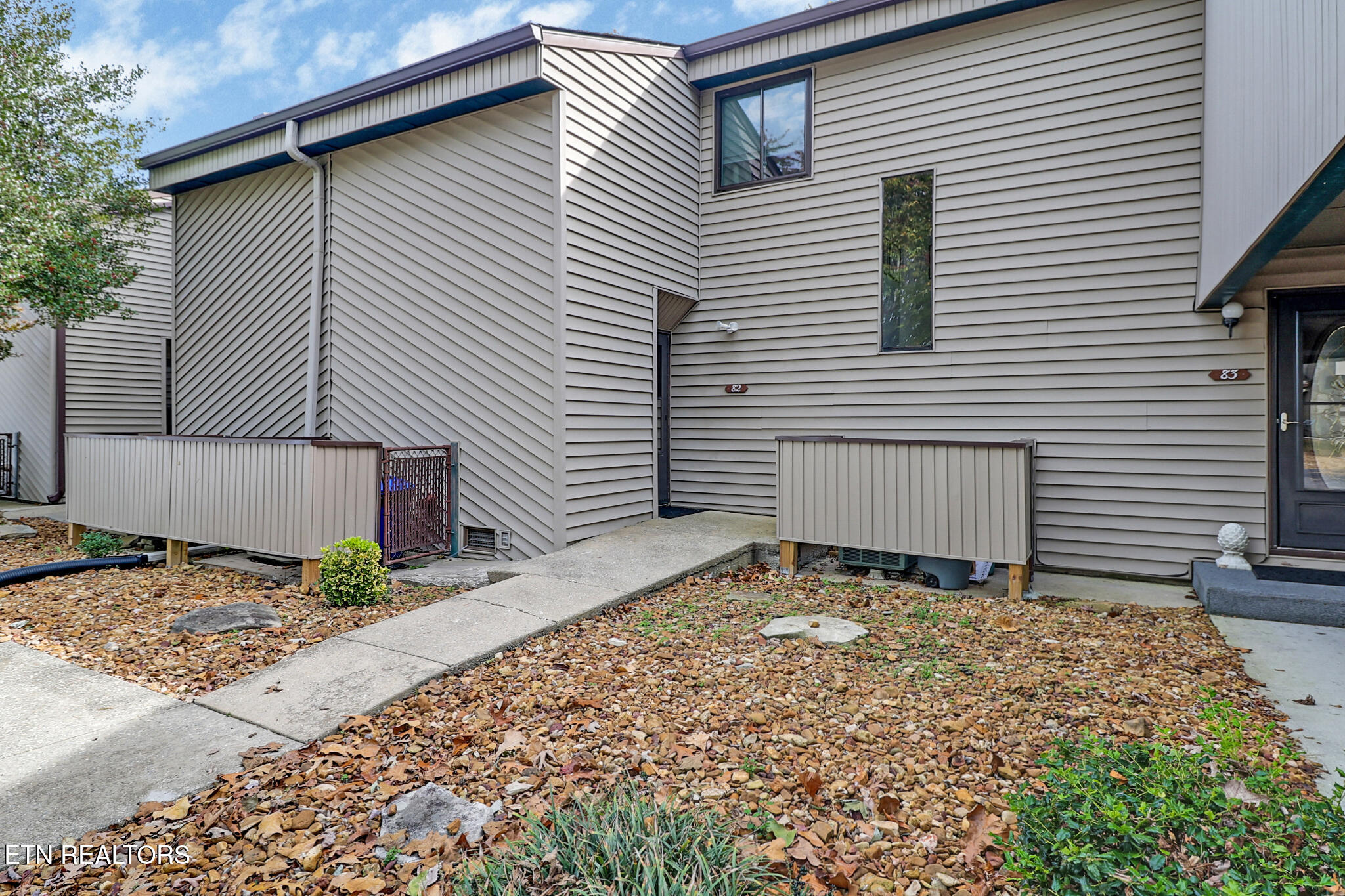 74 Lakeshore Court Unit 82 — photo