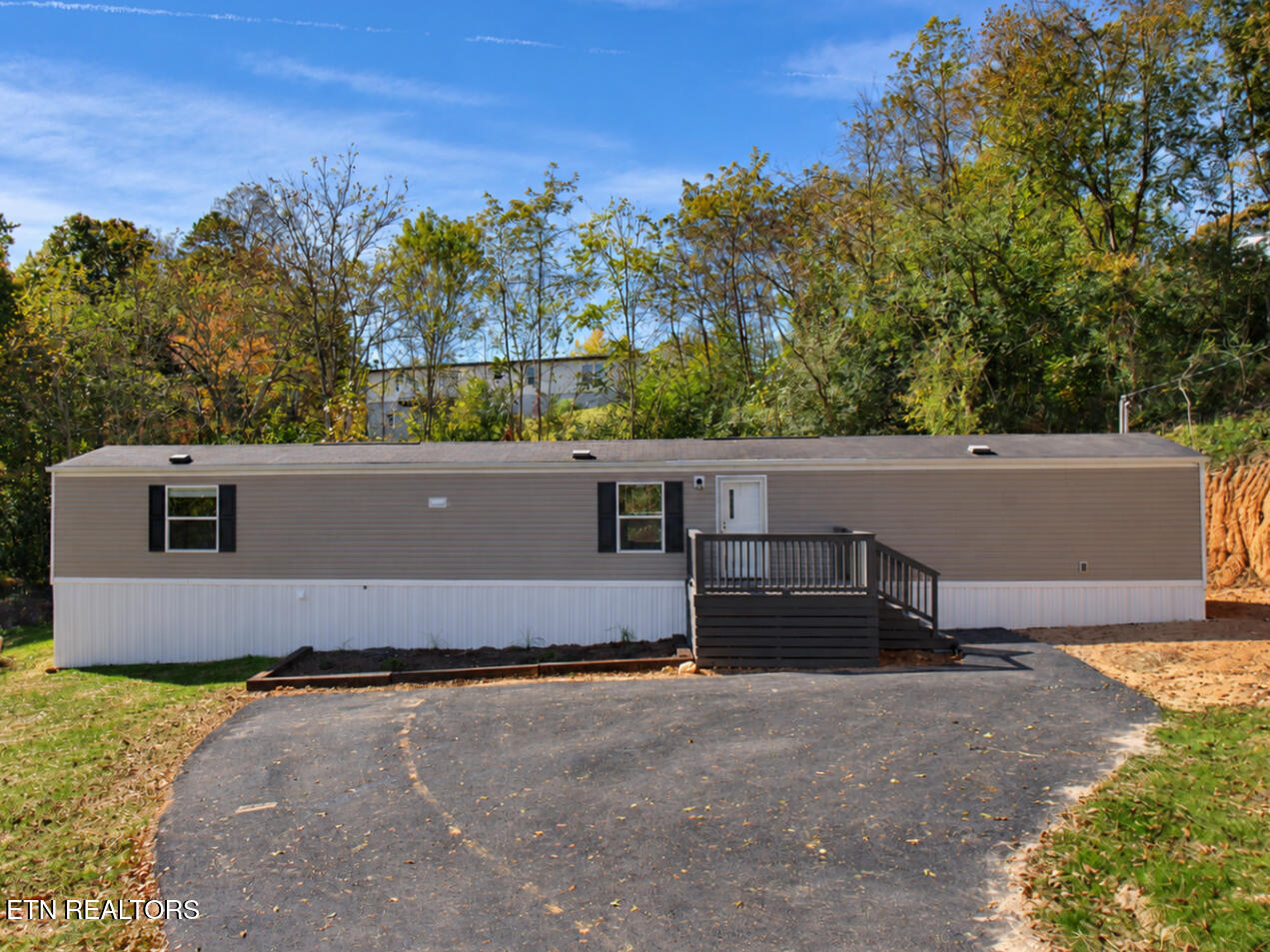 138 Mercury Lane — photo