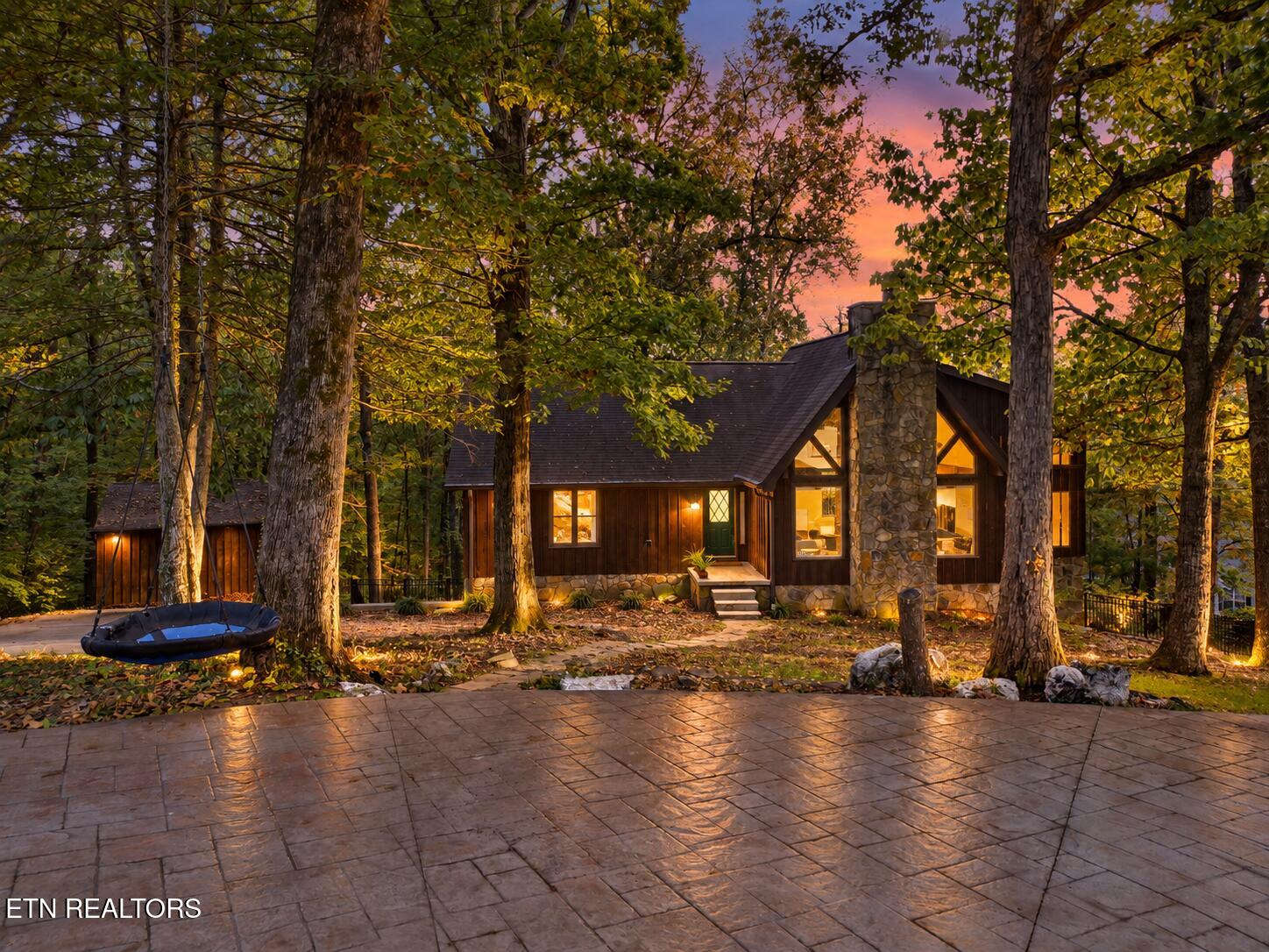 102 Lakecrest Lane — photo