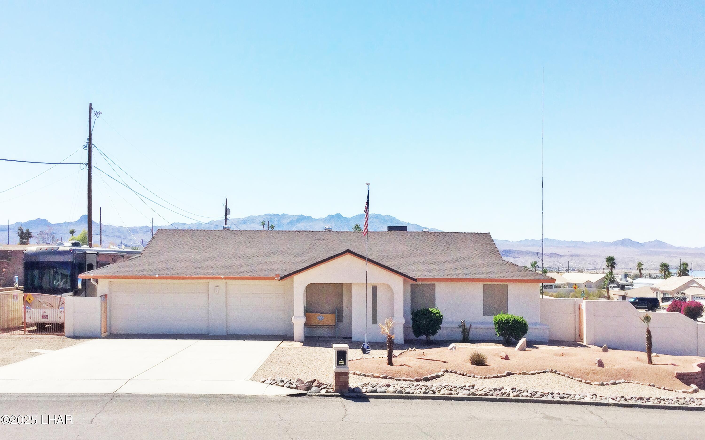 2200 Clarke Dr — photo
