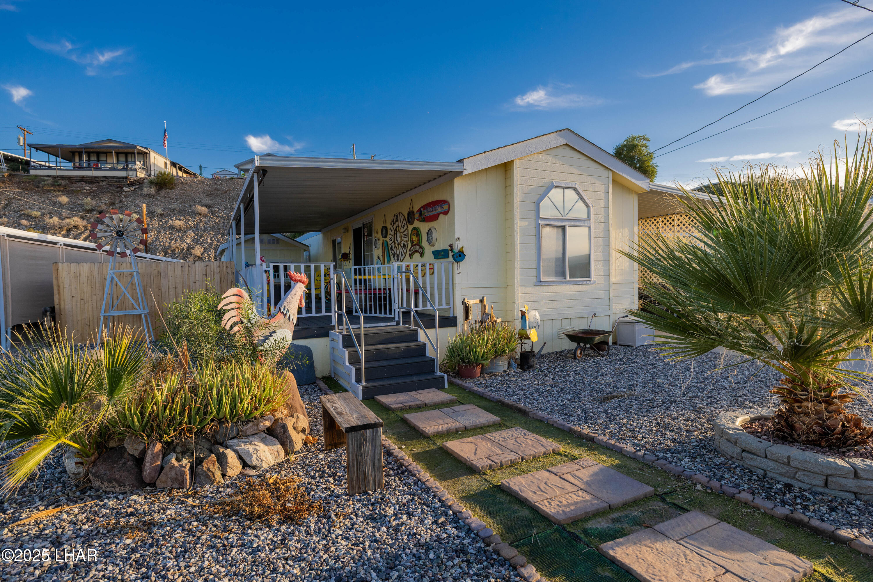 493 E Riverfront Dr — photo