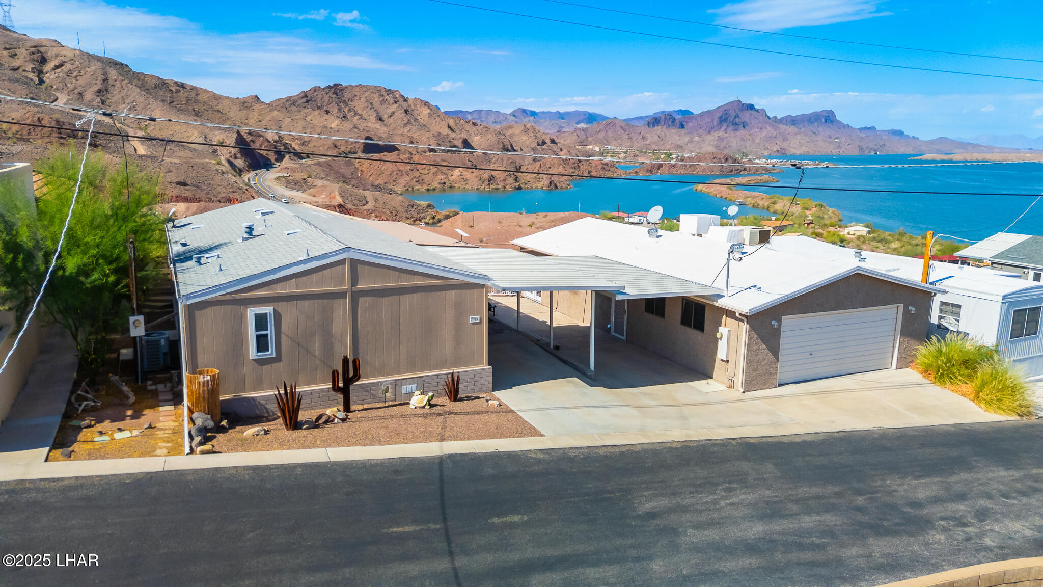 2896 Manor View Dr — photo