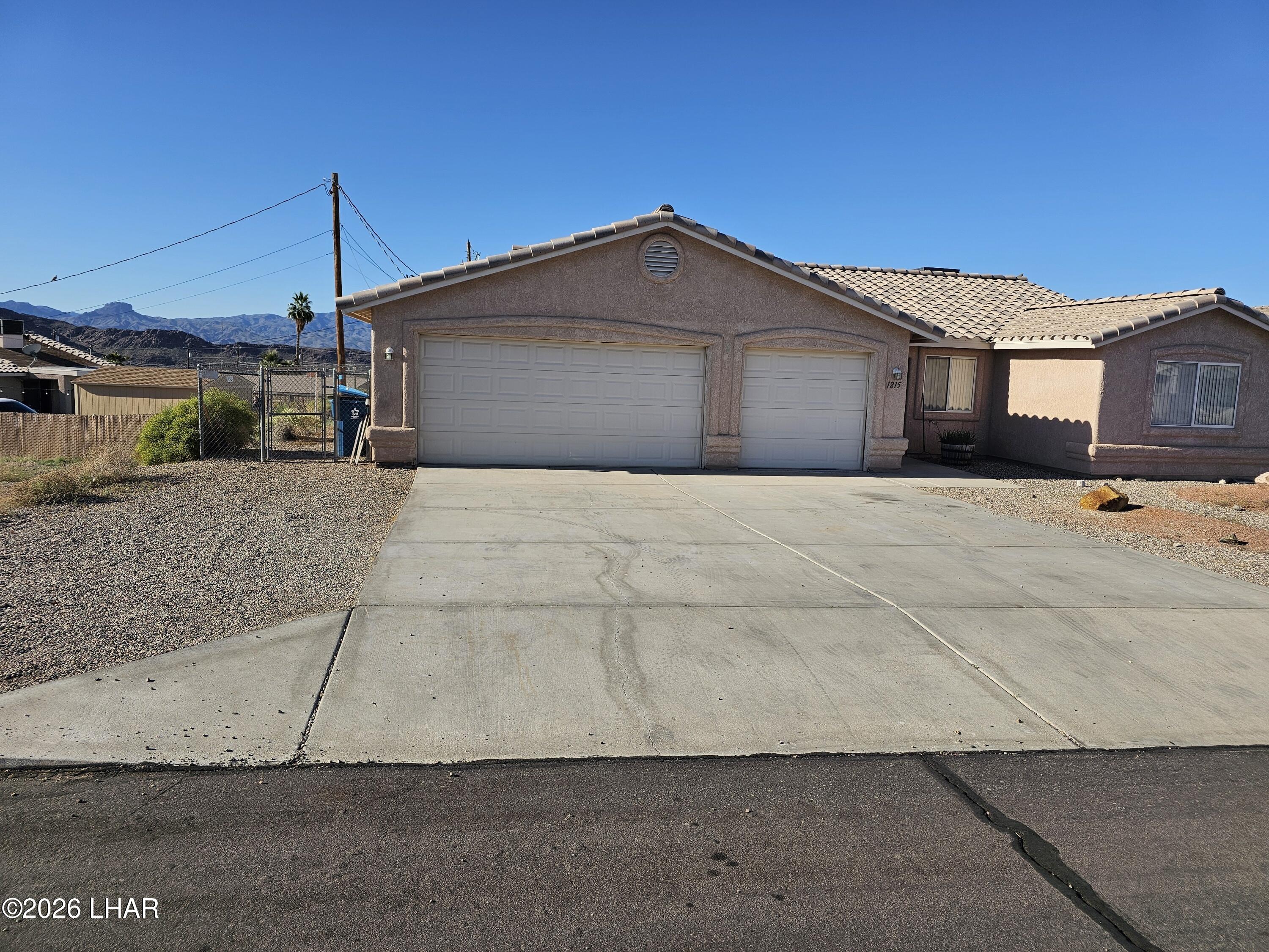 1215 Pawnee Dr — photo