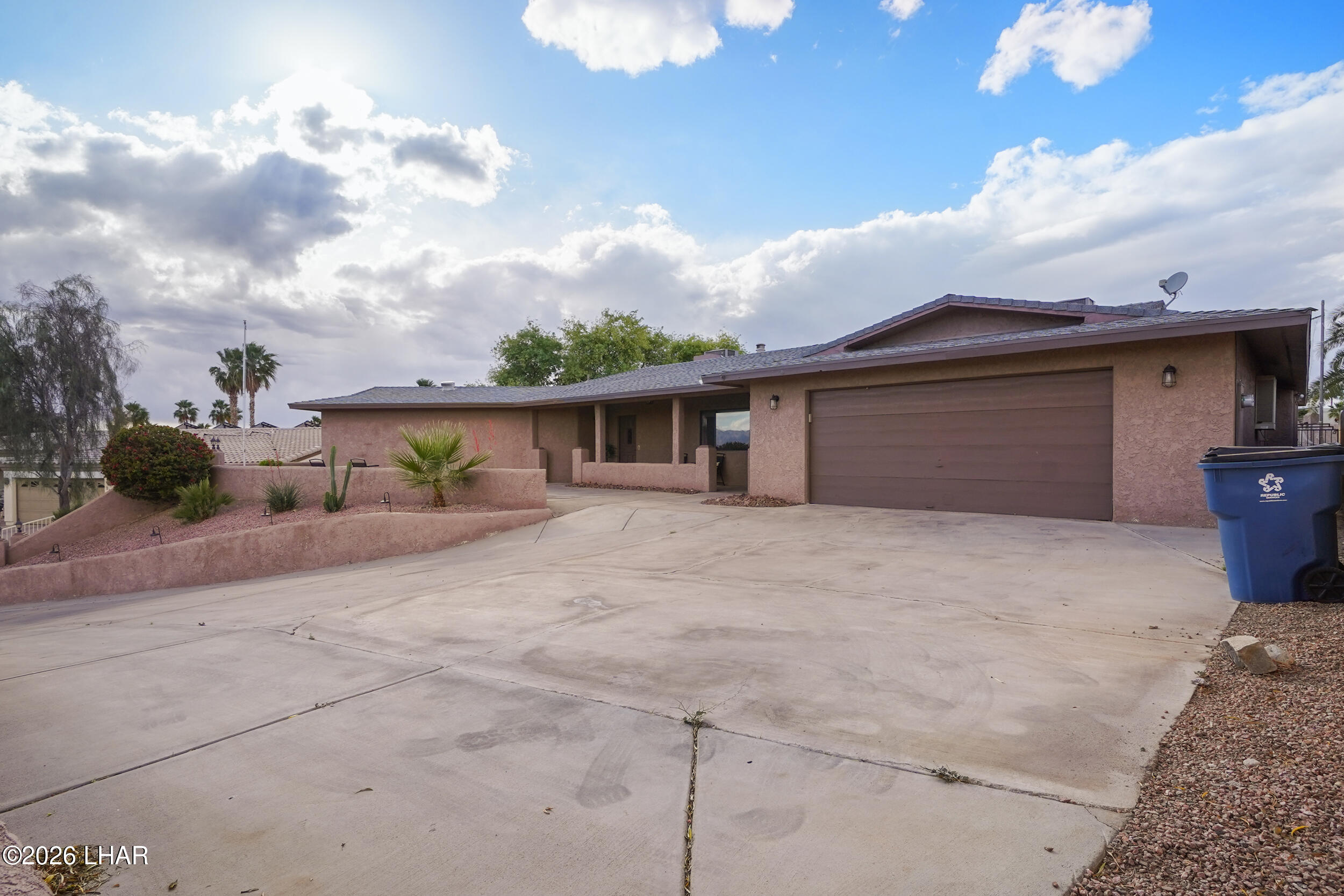 2434 Snead Dr — photo