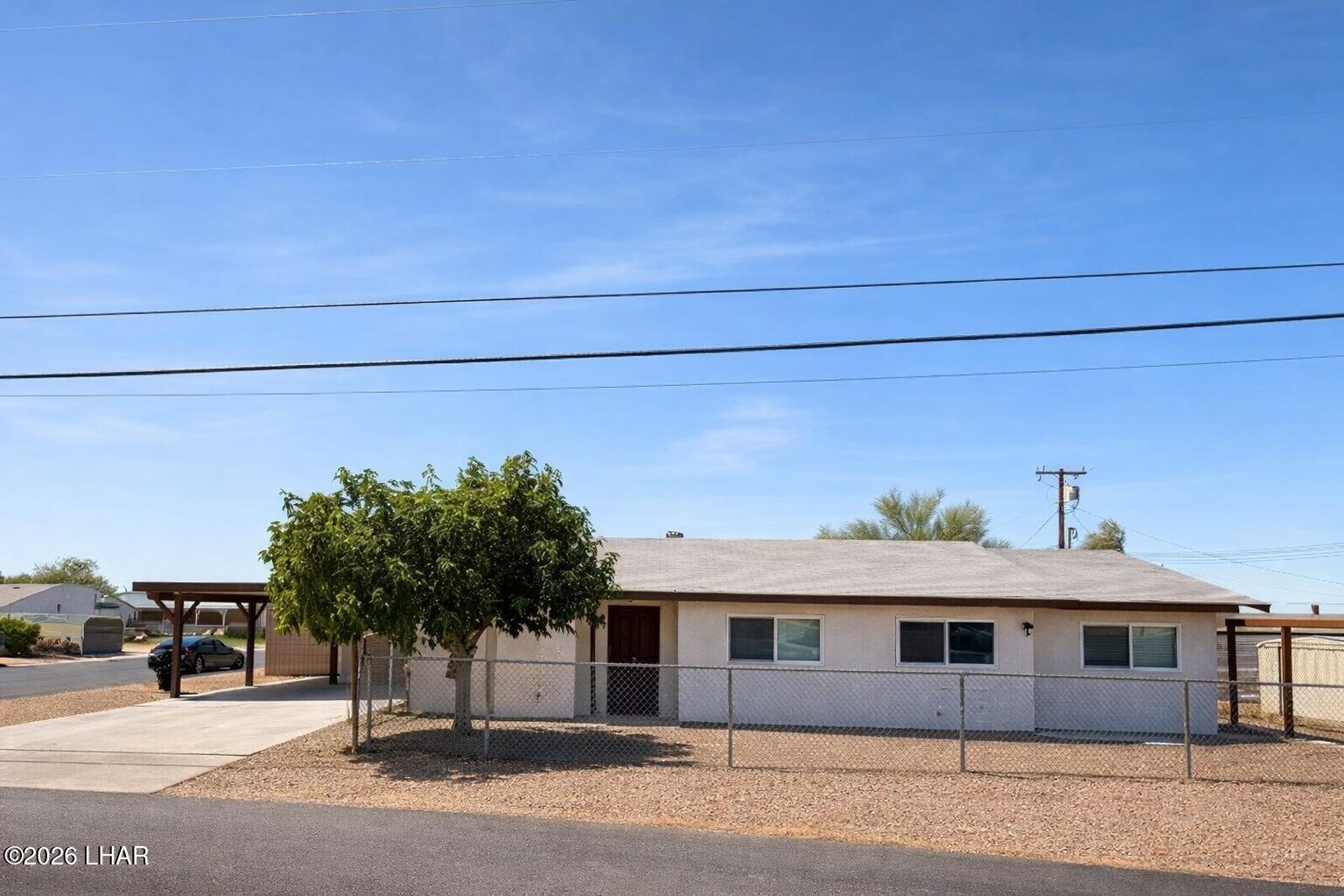15691 Apache — photo