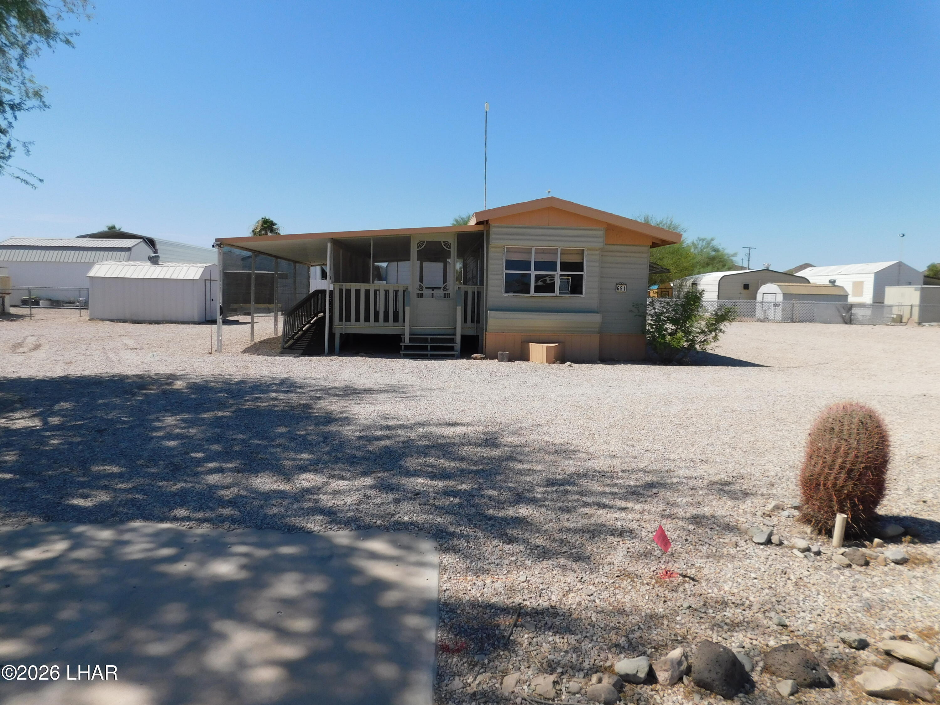 691 W Comanche Dr — photo