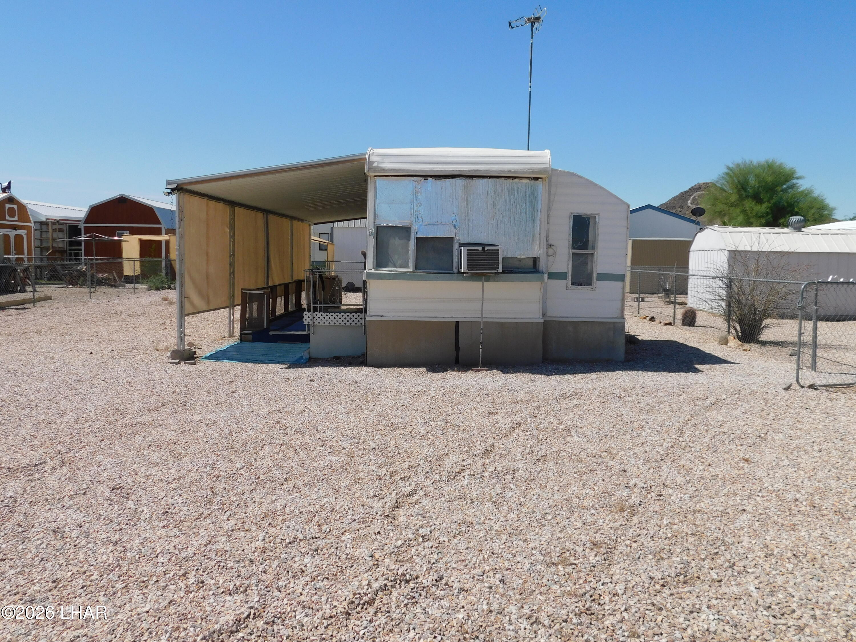 665 W Comanche Dr — photo