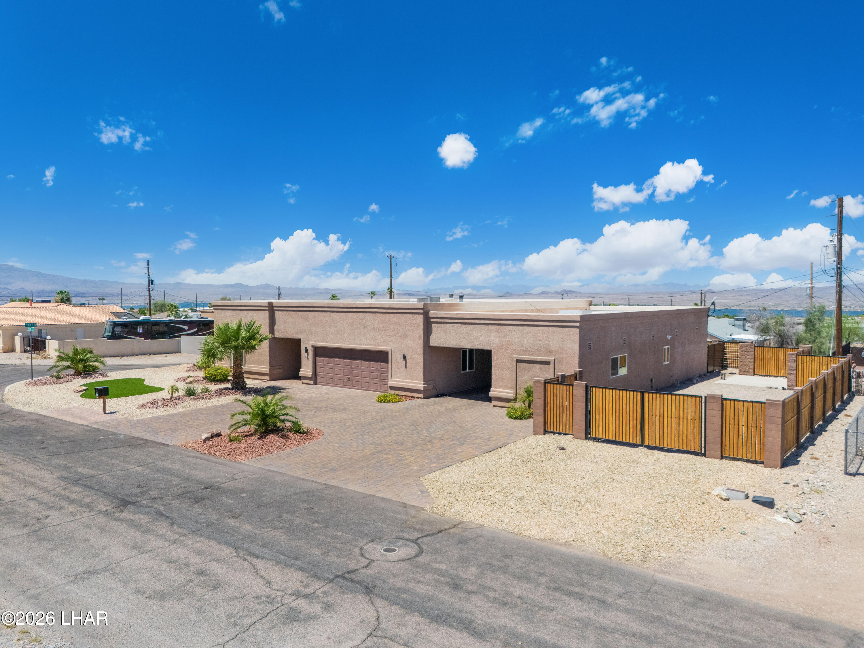 1533 Pebble Dr — photo