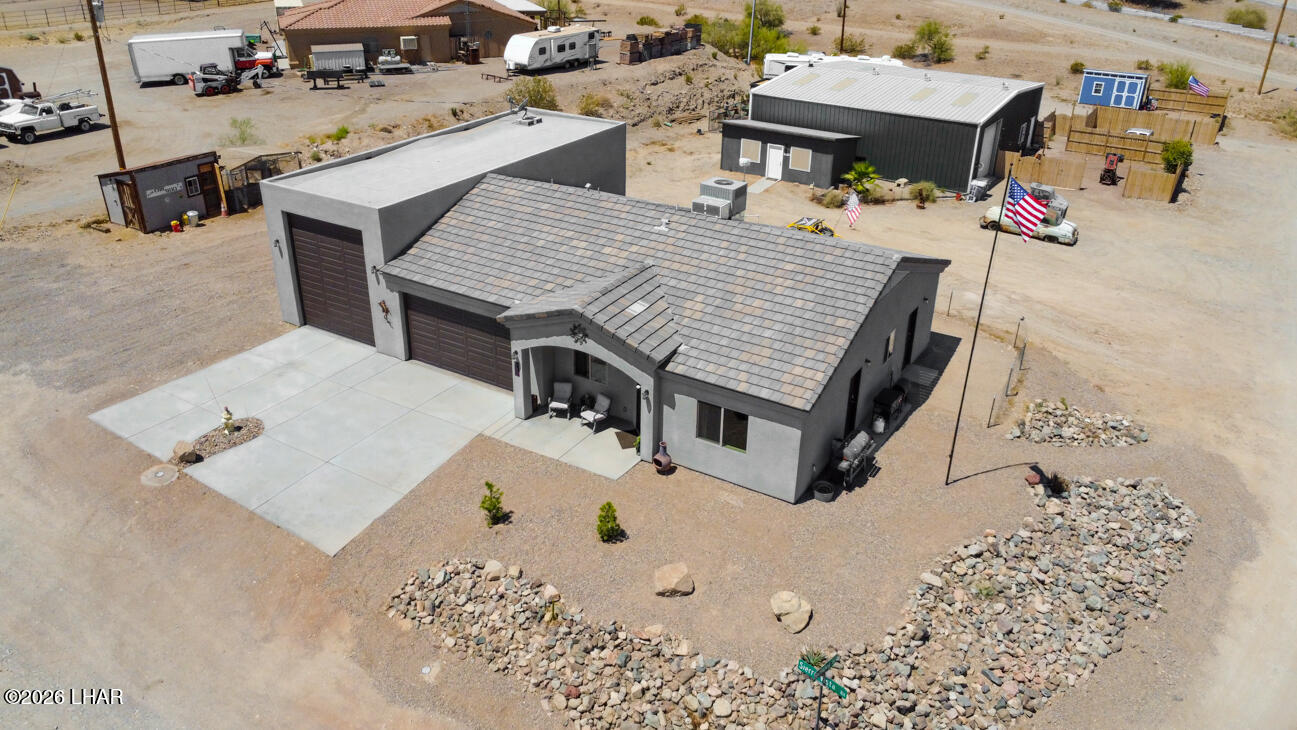 7703 N Sierra Vista Dr — photo