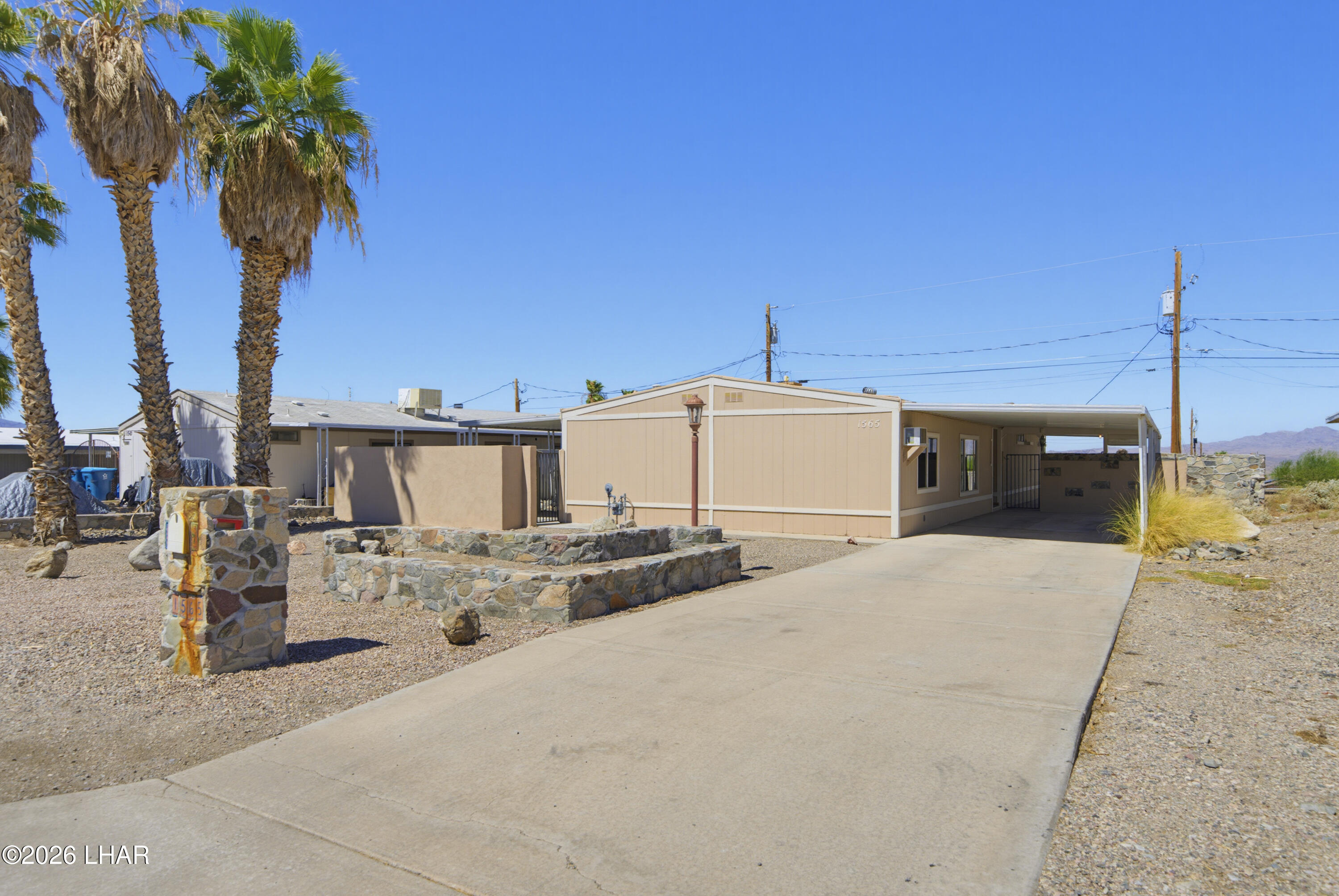 1565 Russell Dr — photo