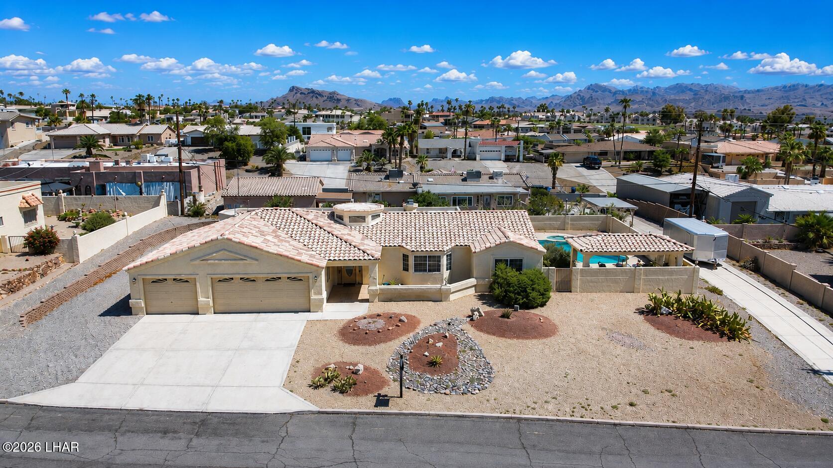 2560 Castaway Dr — photo