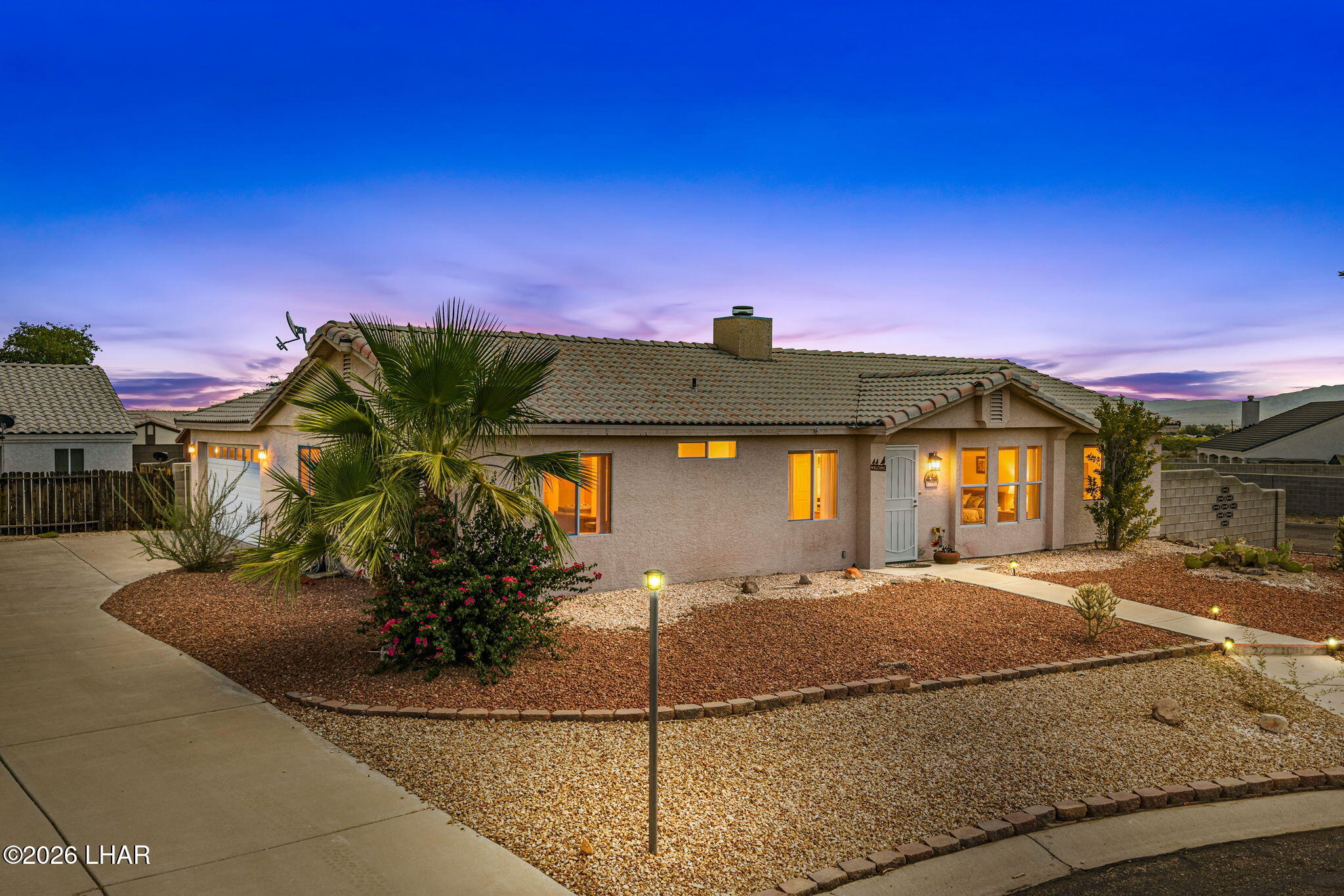 2250 E Oleander Ct — photo