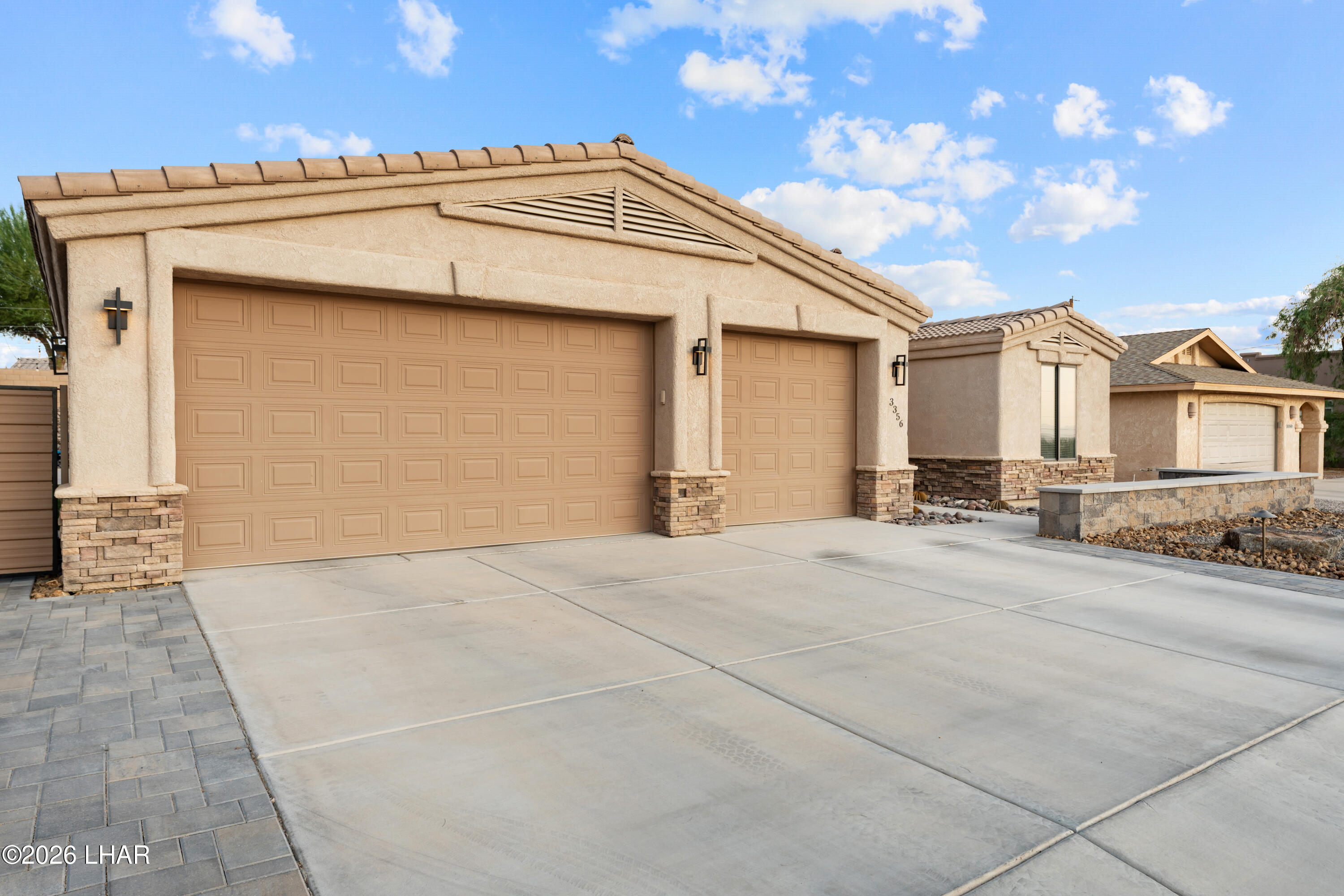 3356 Roadrunner Dr — photo