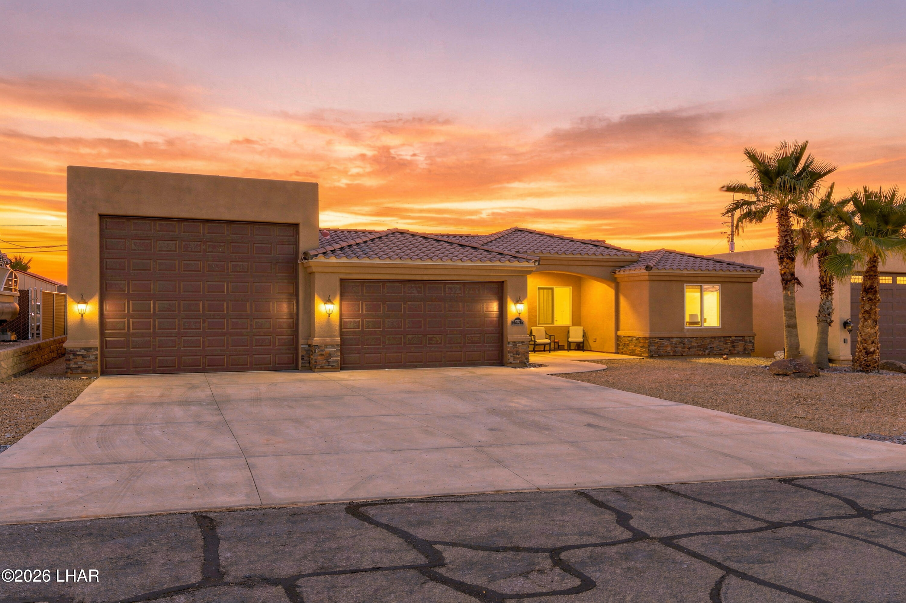 3220 Dolphin Dr — photo