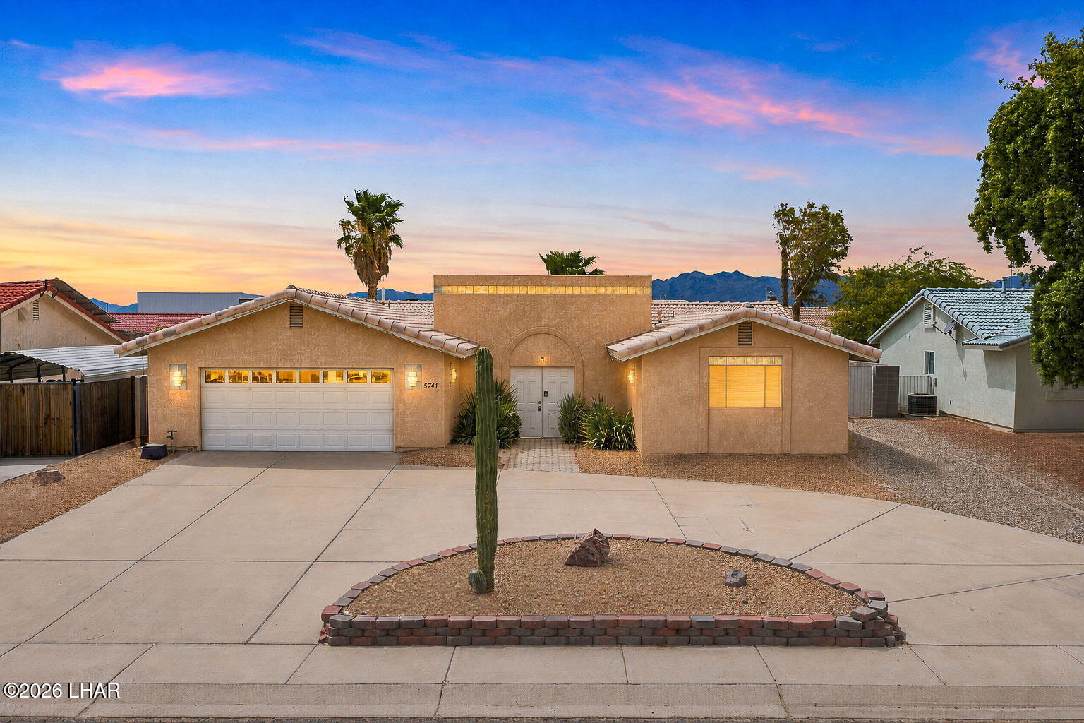 5741 S Sunrise Dr — photo