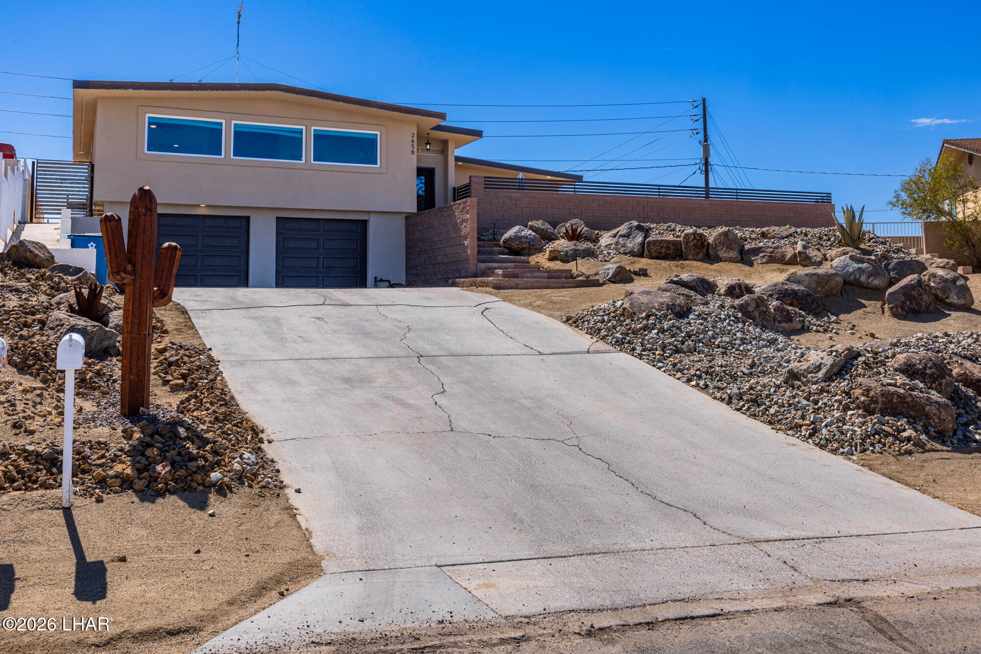 2658 Holiday Dr — photo