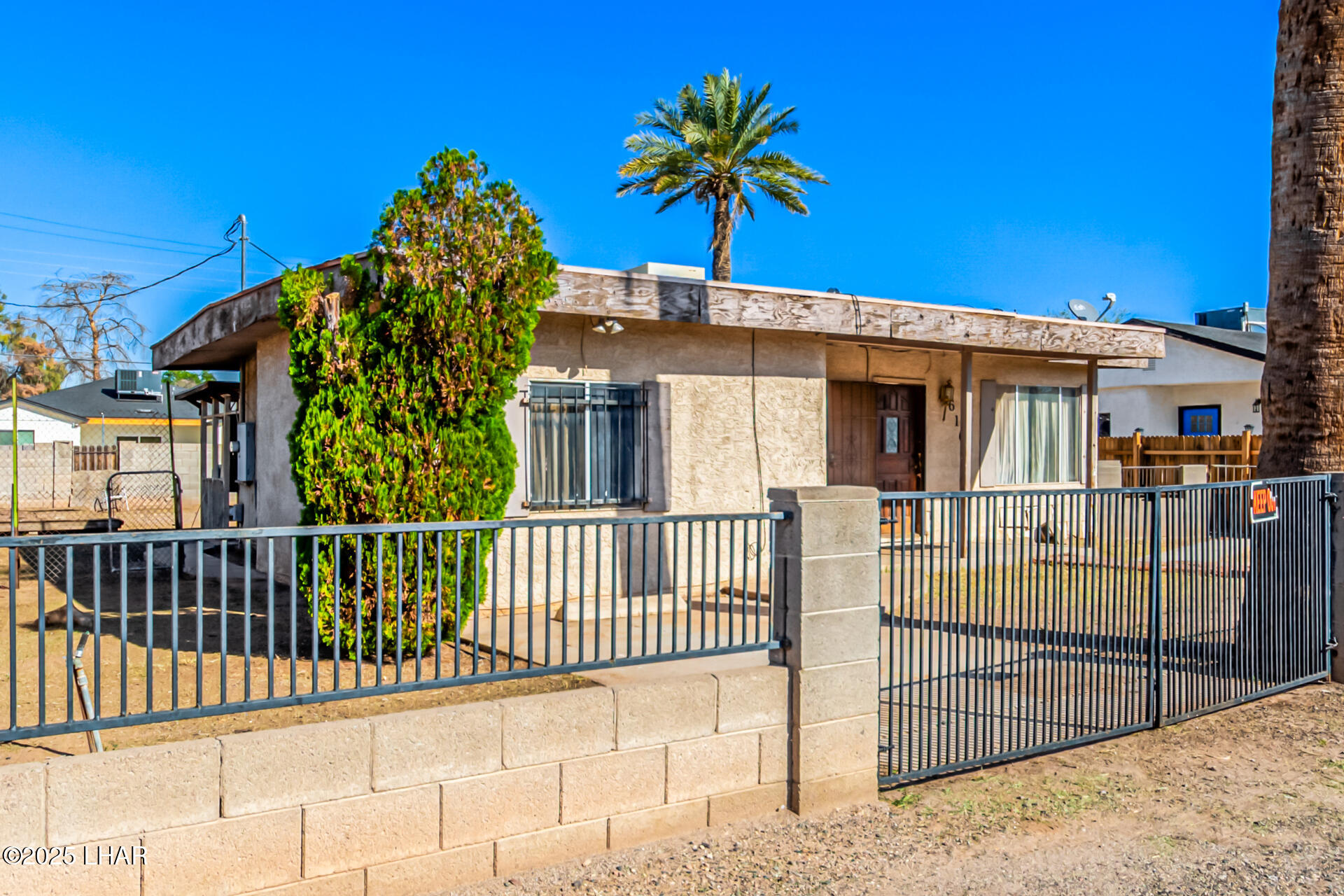 616 W Mobile Ln — photo