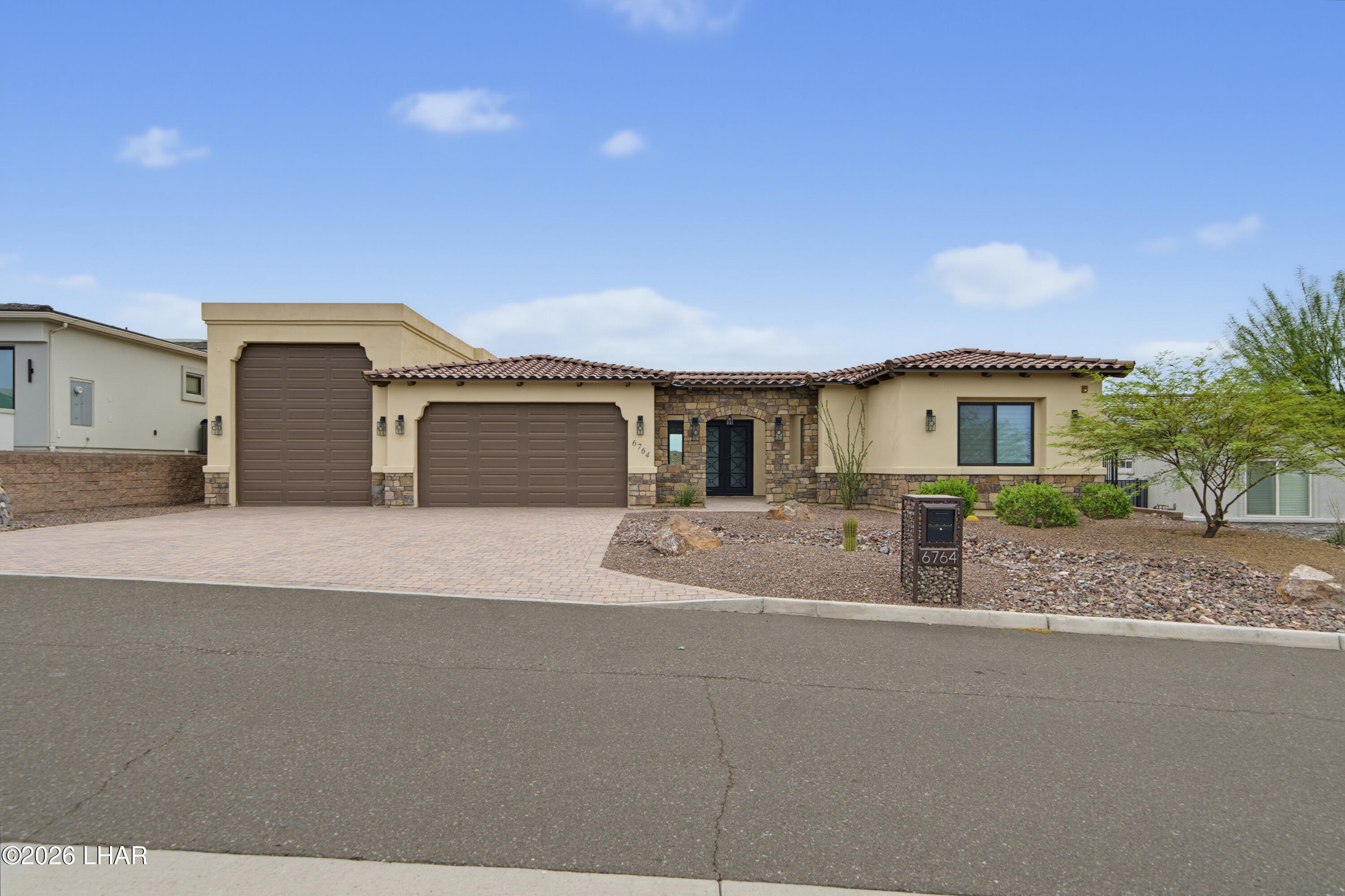 6764 Avienda De Los Foothills — photo