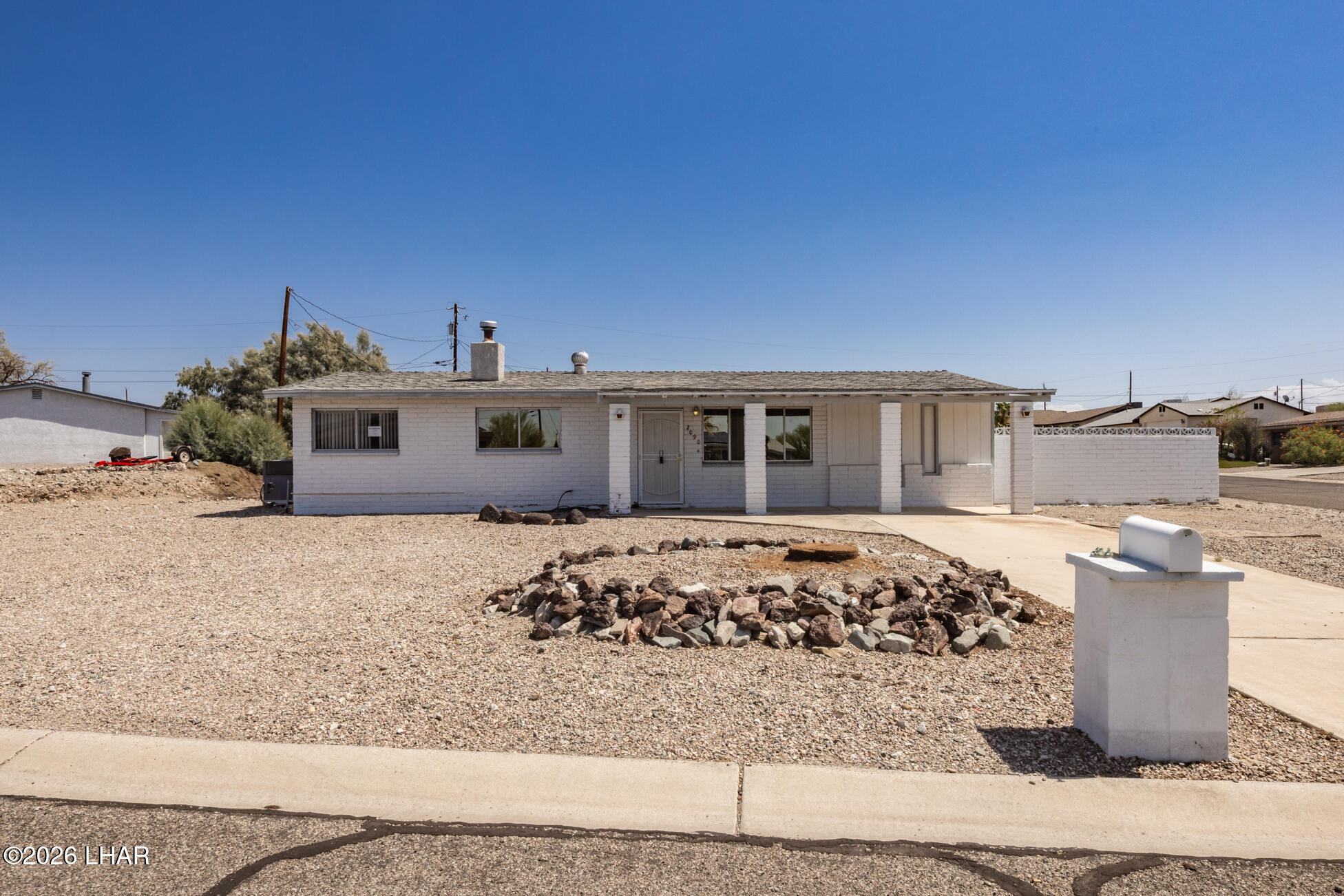 2090 Alta Vista Dr — photo