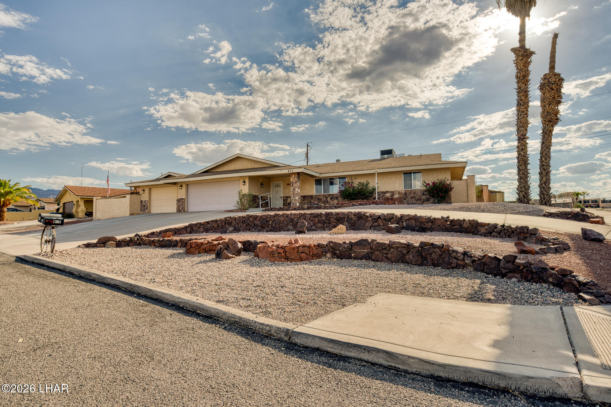 671 Apache Dr — photo